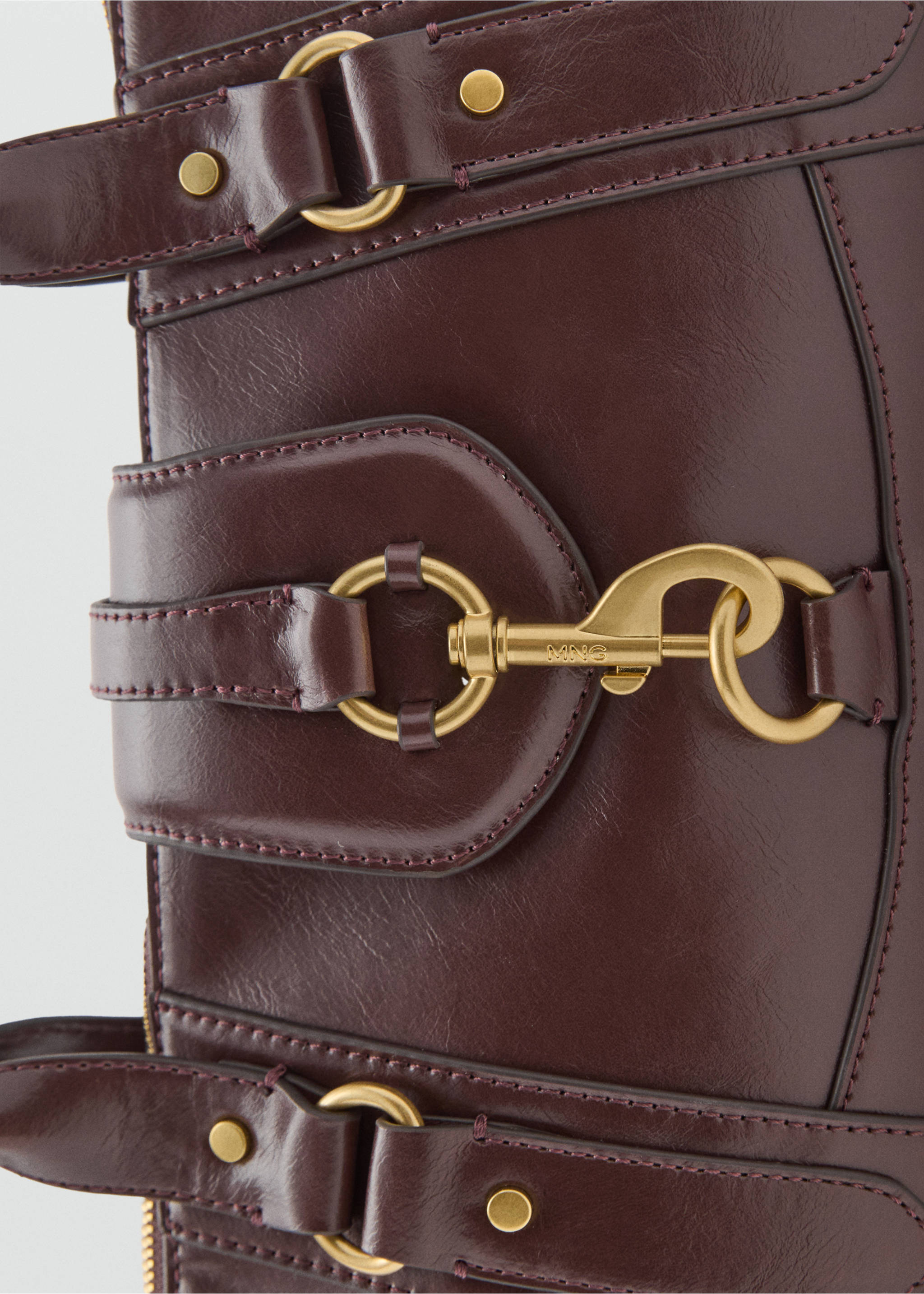 Medium shoulder bag with snap hook - Details of the article 1, Chocolate. Ref: 17093811-00.
