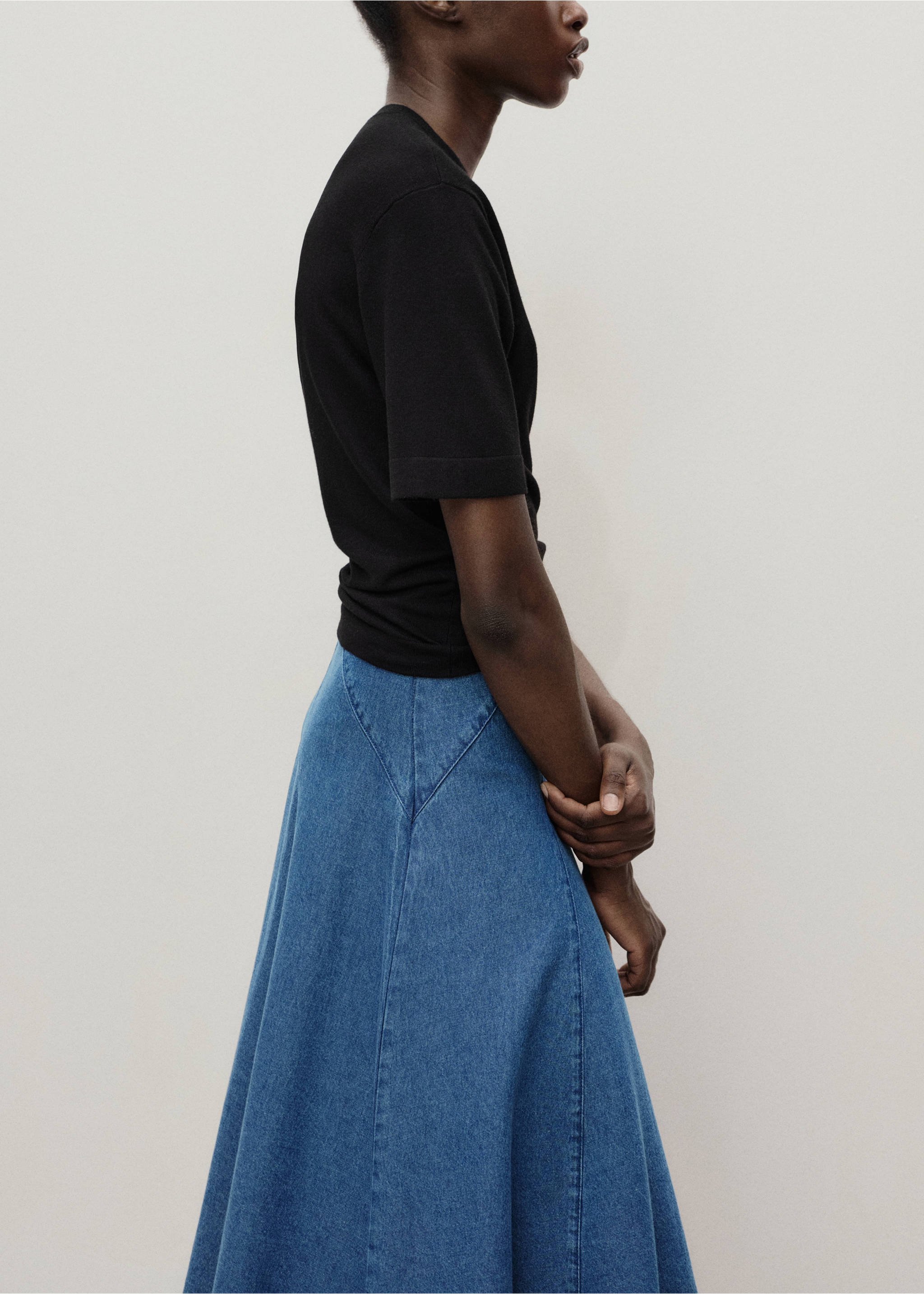 Denim midi-skirt with stitching - Details of the article 3, Medium Blue. Ref: 17094076-00.