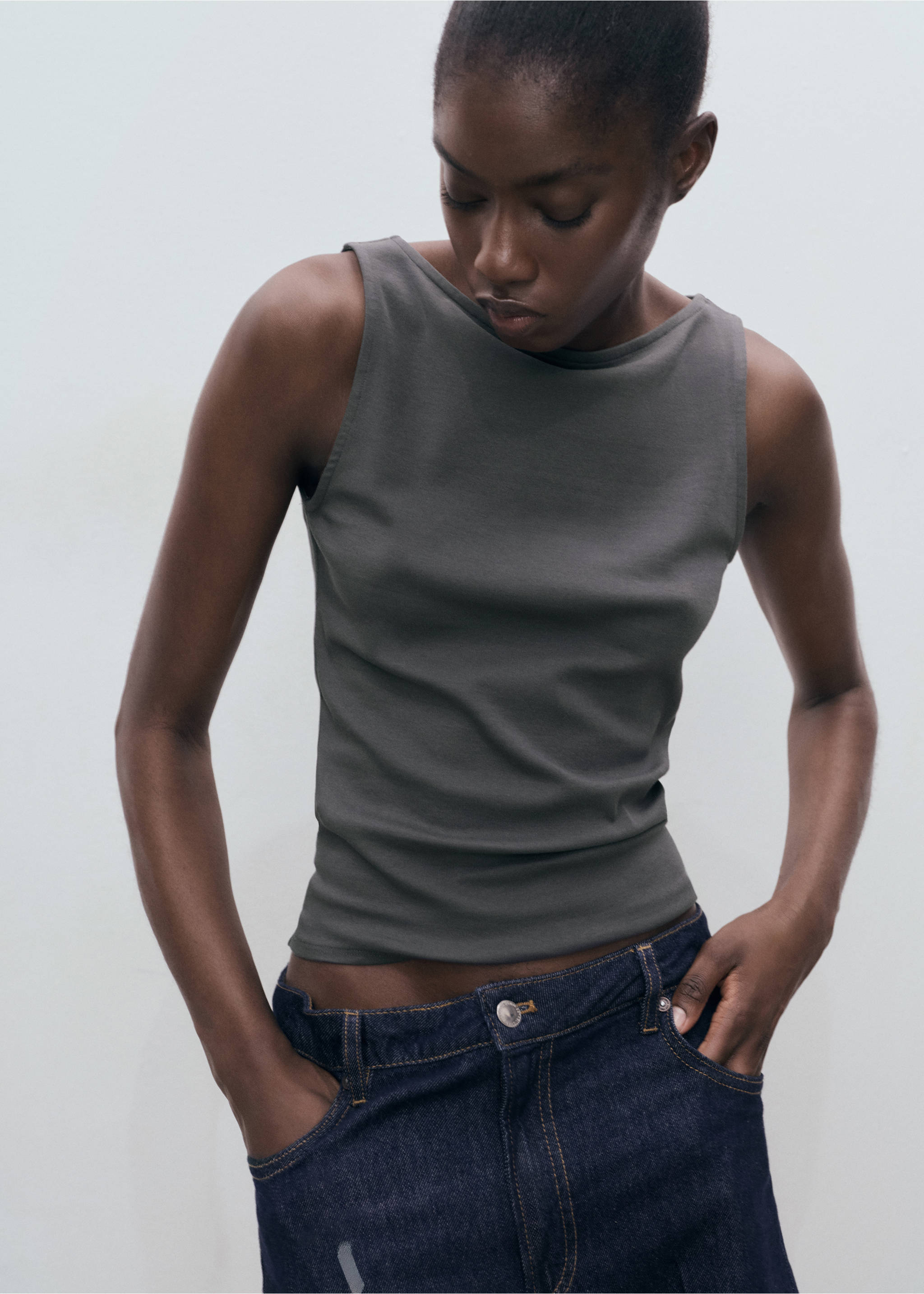 Top tirantes cuello barco - Plano medio, Gris antracita. Ref: 17094081-00.