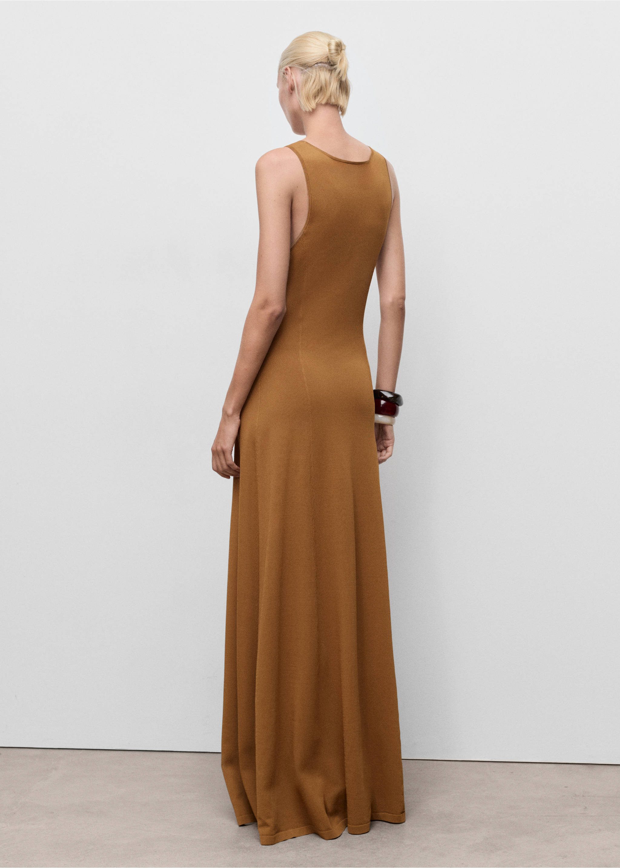 Knit long dress - Reverse of the article, Tobacco Brown. Ref: 17094082-00.