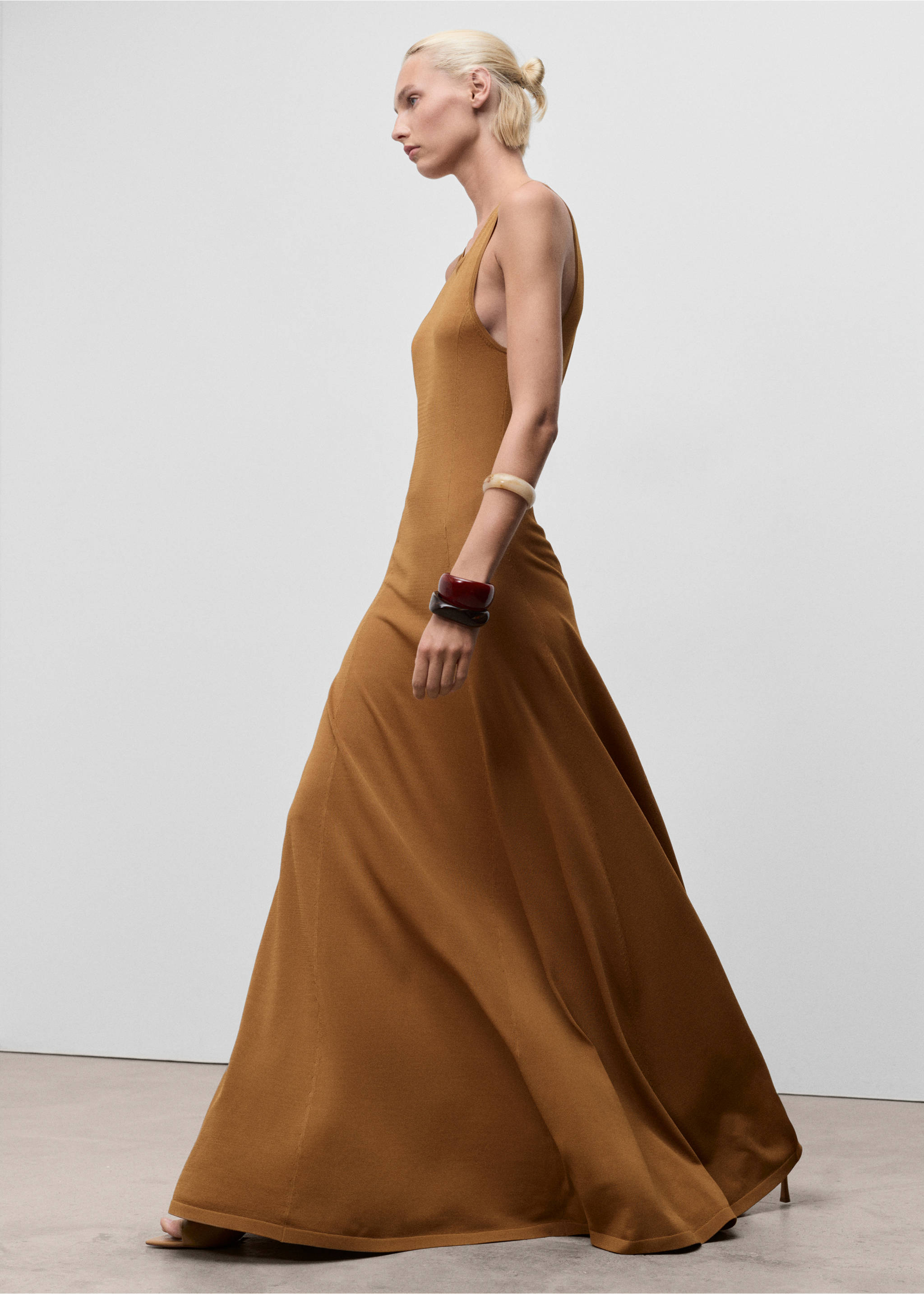 Knit long dress - Details of the article 4, Tobacco Brown. Ref: 17094082-00.
