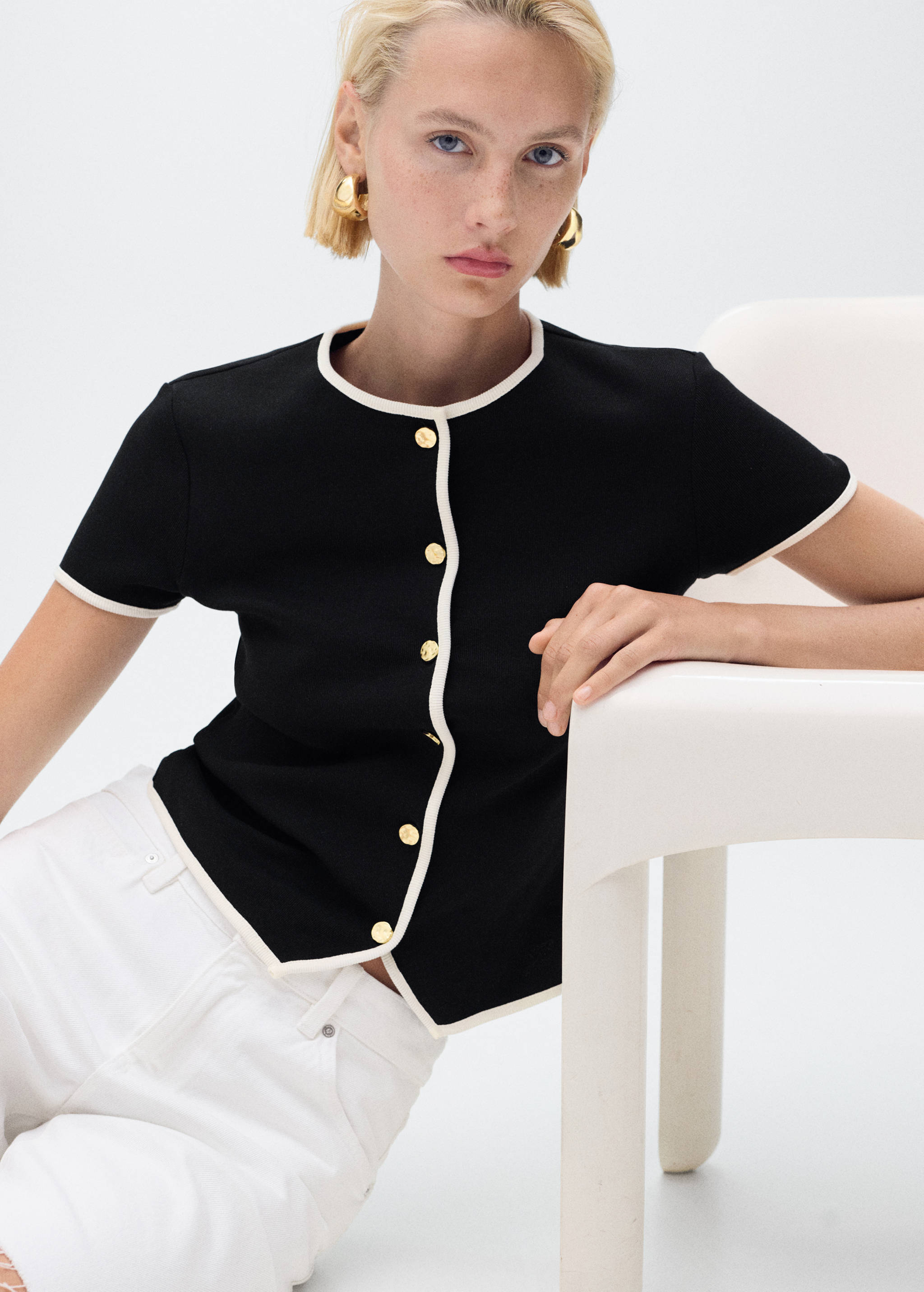 Cotton t-shirt with contrasting trim - Details of the article 2