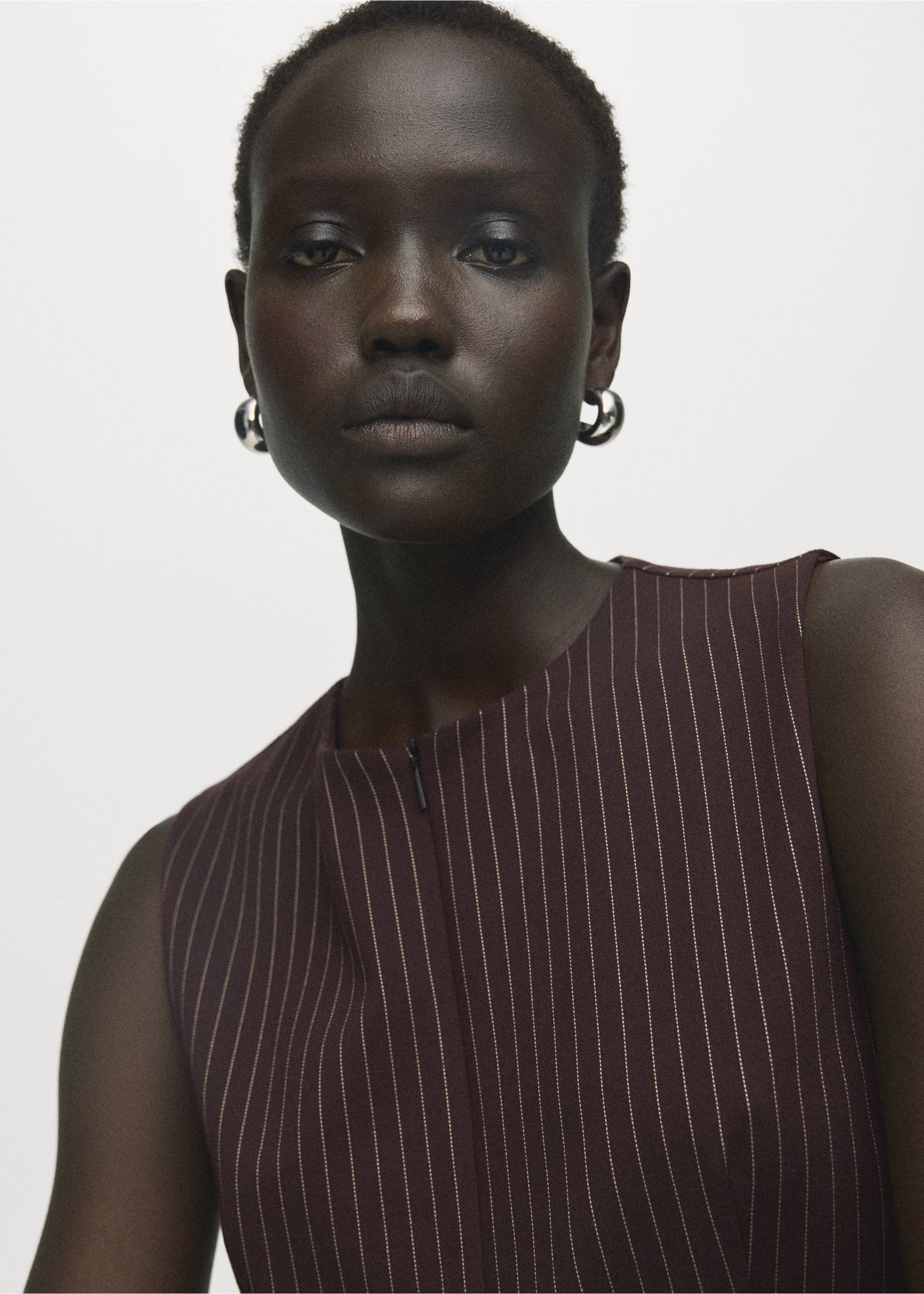 Fitted zip-up top - Details of the article 1, Brown. Ref: 17094085-00.