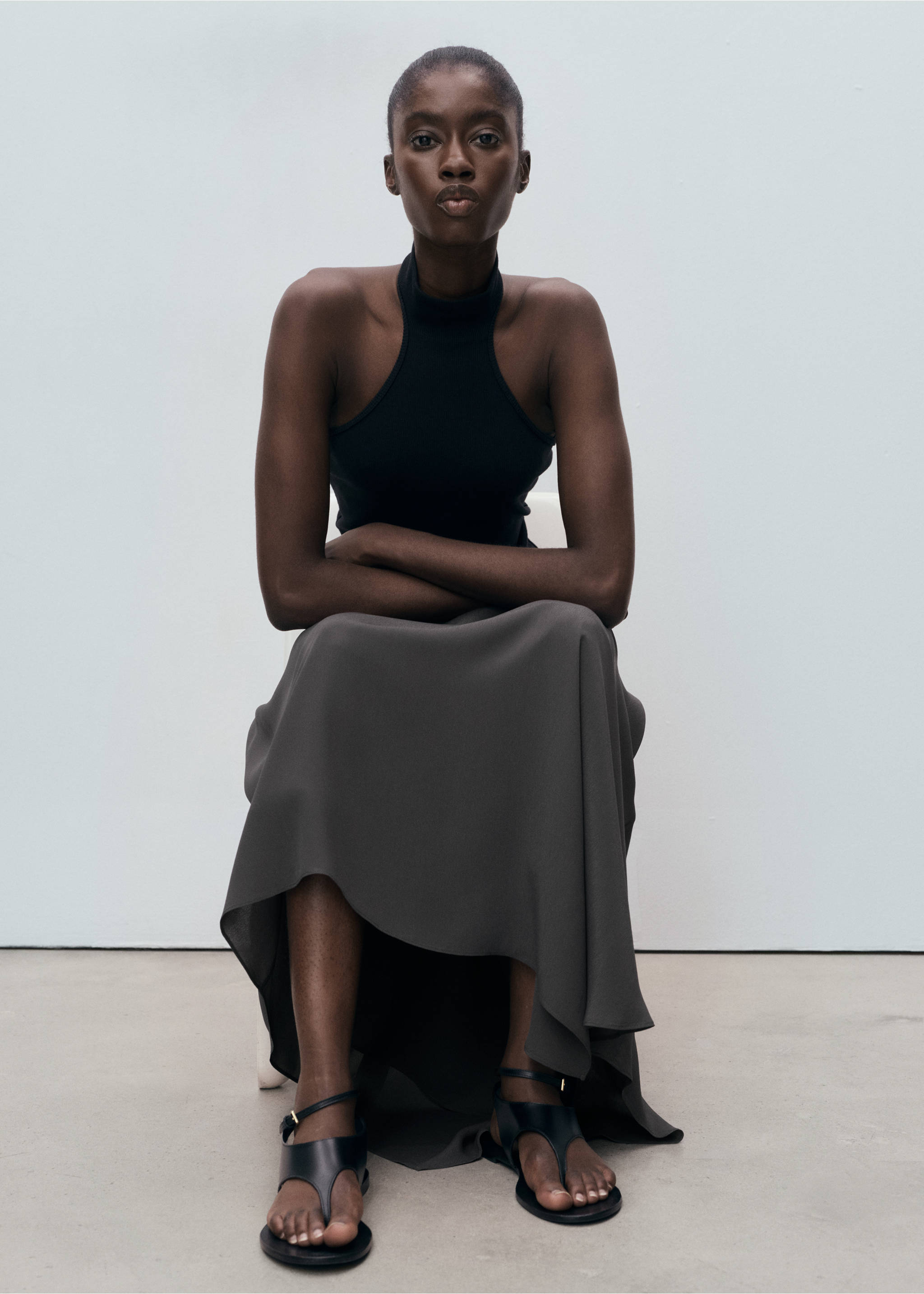 Asymmetrical maxi-skirt - Details of the article 1, Medium Grey. Ref: 17094086-00.