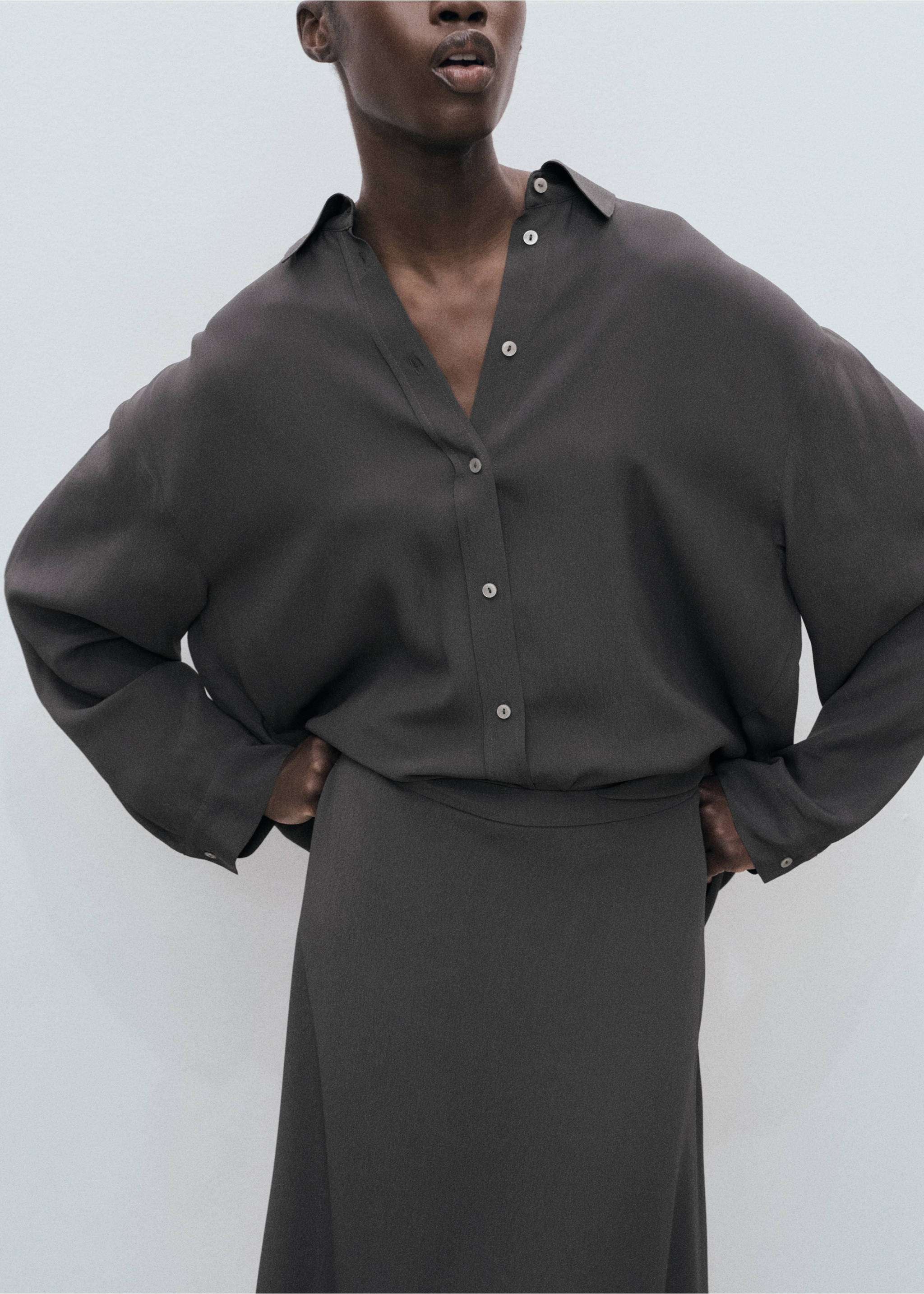 Asymmetrical maxi-skirt - Details of the article 3, Medium Grey. Ref: 17094086-00.