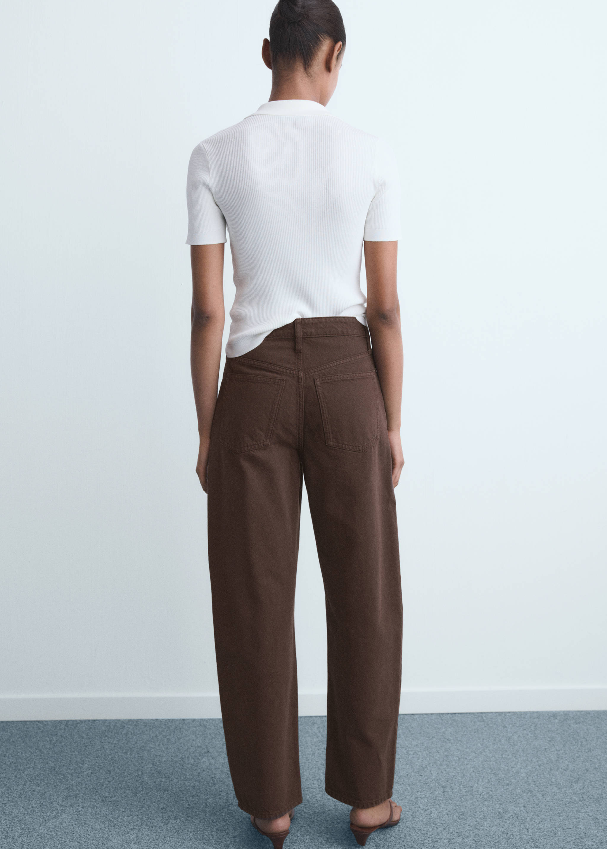 High-waisted barrel jeans - Reverse of the article