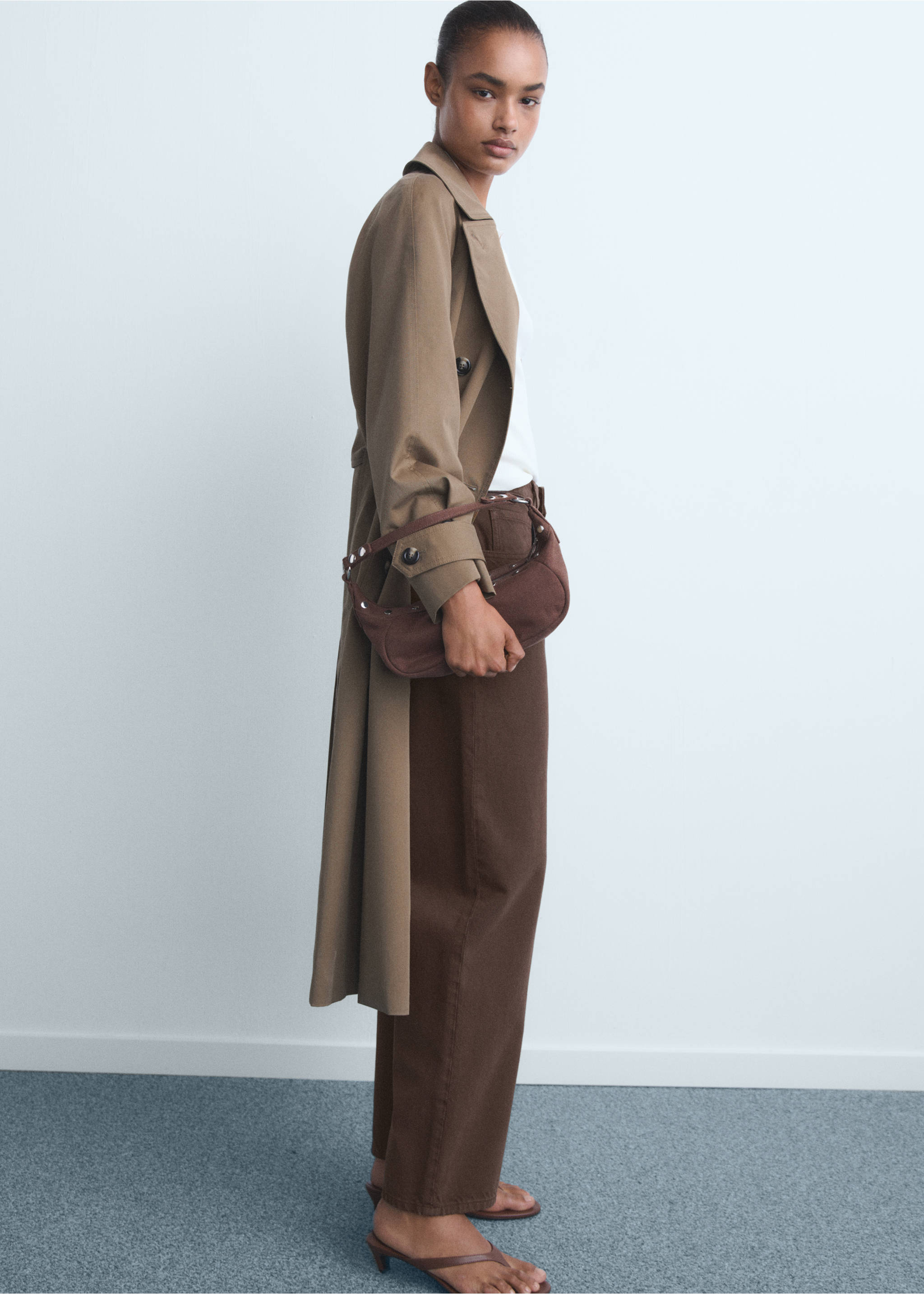 High-waisted barrel jeans - Details of the article 2, Chocolate. Ref: 17094091-00.