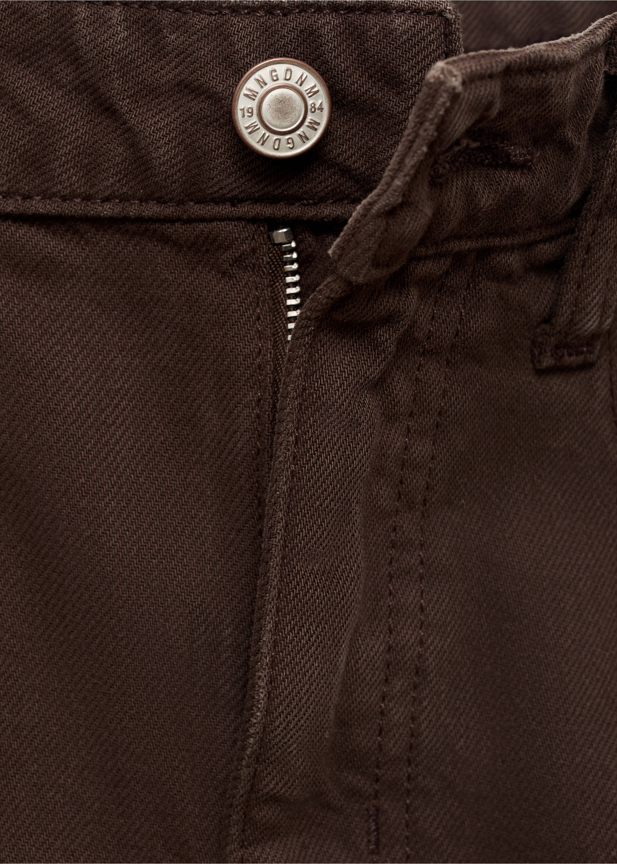 High-waisted barrel jeans - Details of the article 8, Chocolate. Ref: 17094091-00.