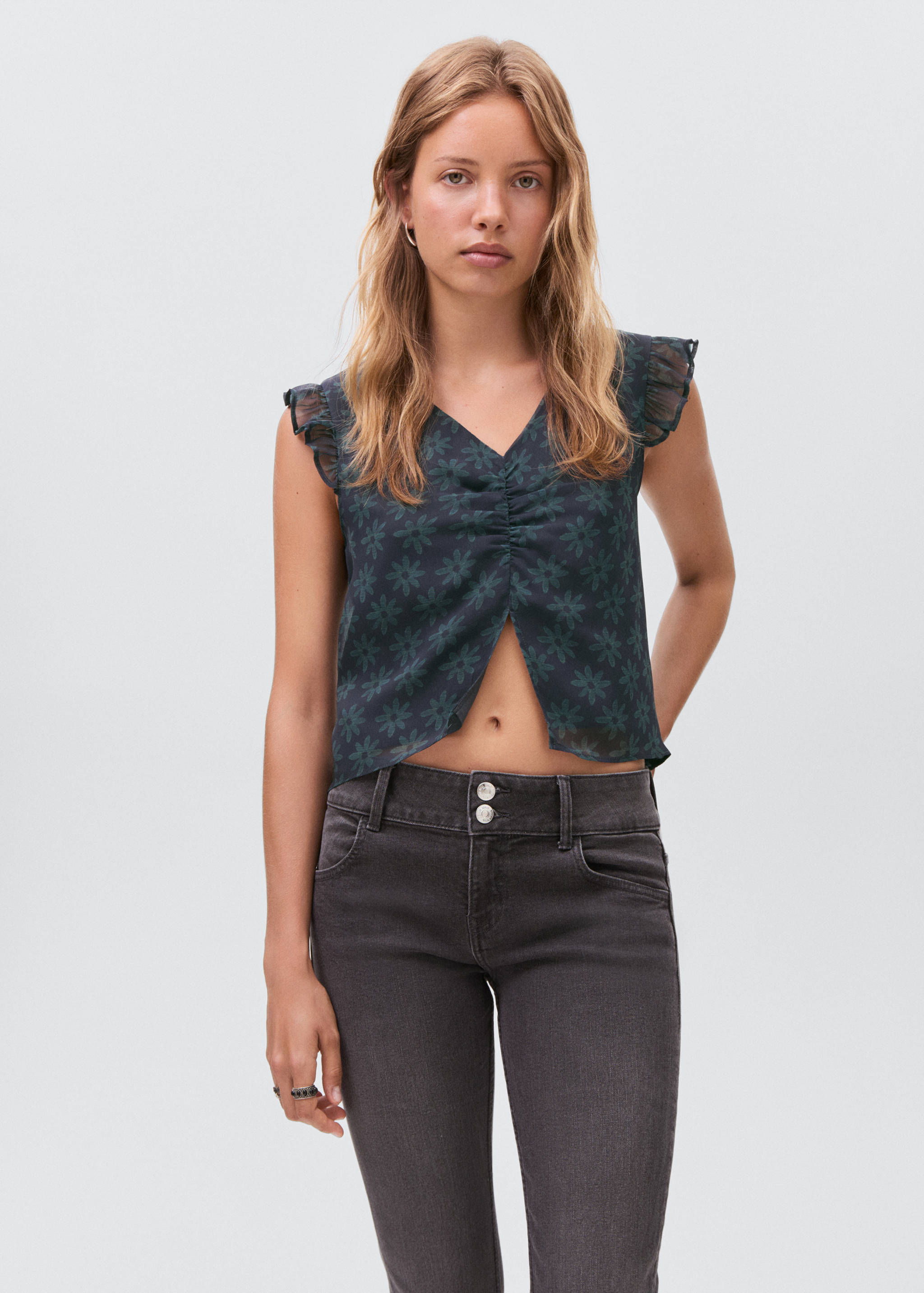 Floral blouse with ruffles - Medium plane