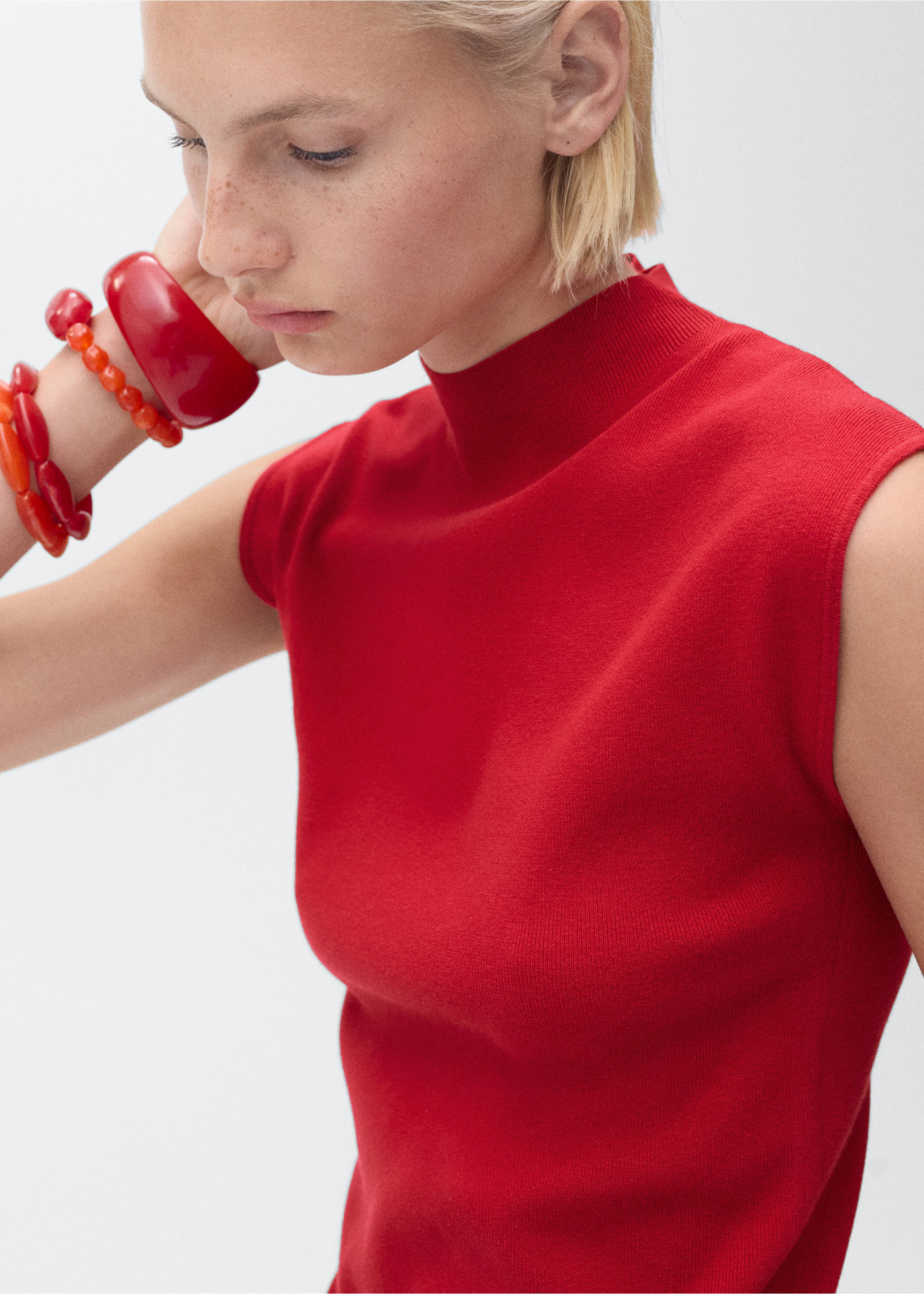 Perkins-neck knitted top - Details of the article 1, Red. Ref: 17094098-00.