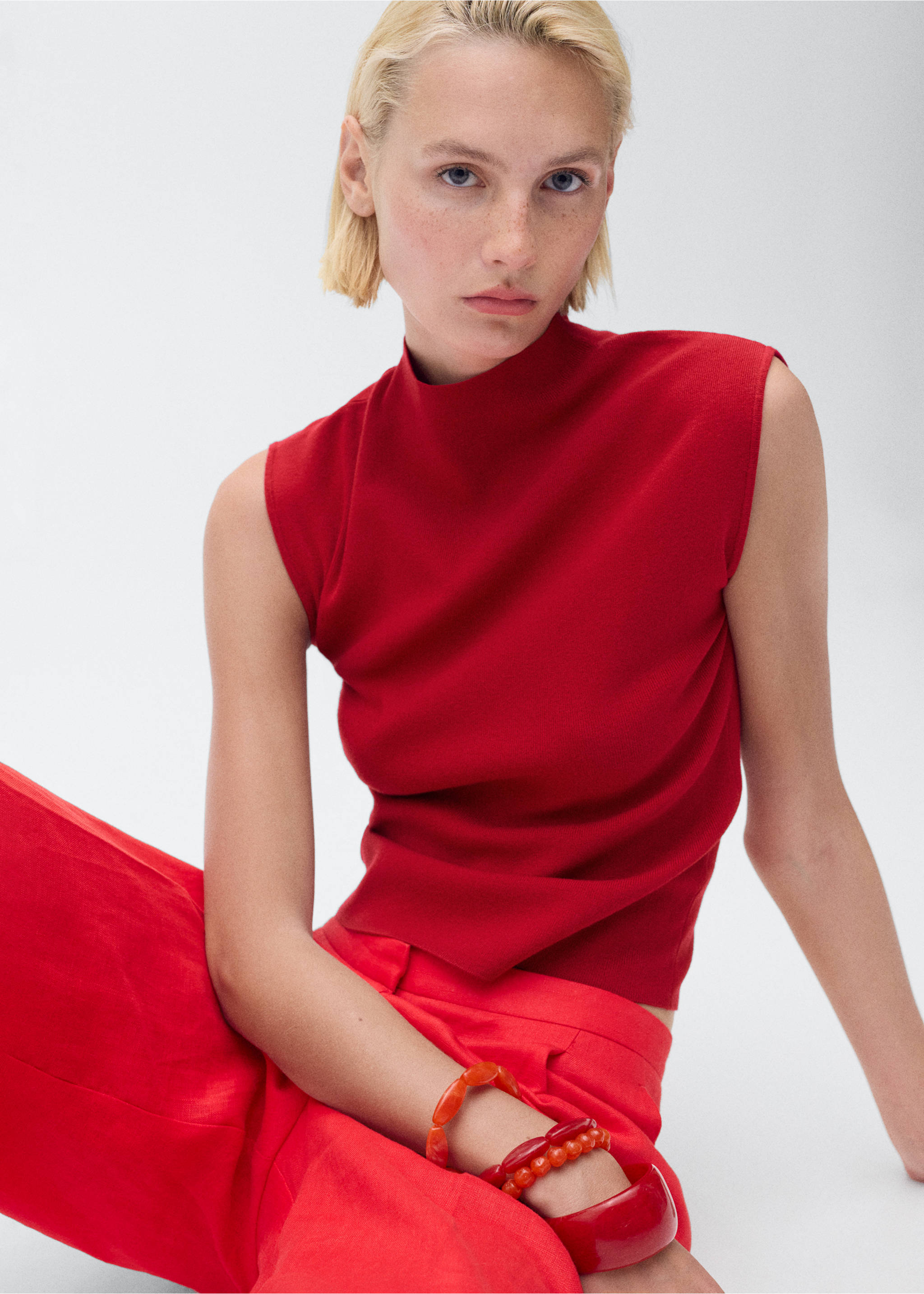 Perkins-neck knitted top - Details of the article 2, Red. Ref: 17094098-00.