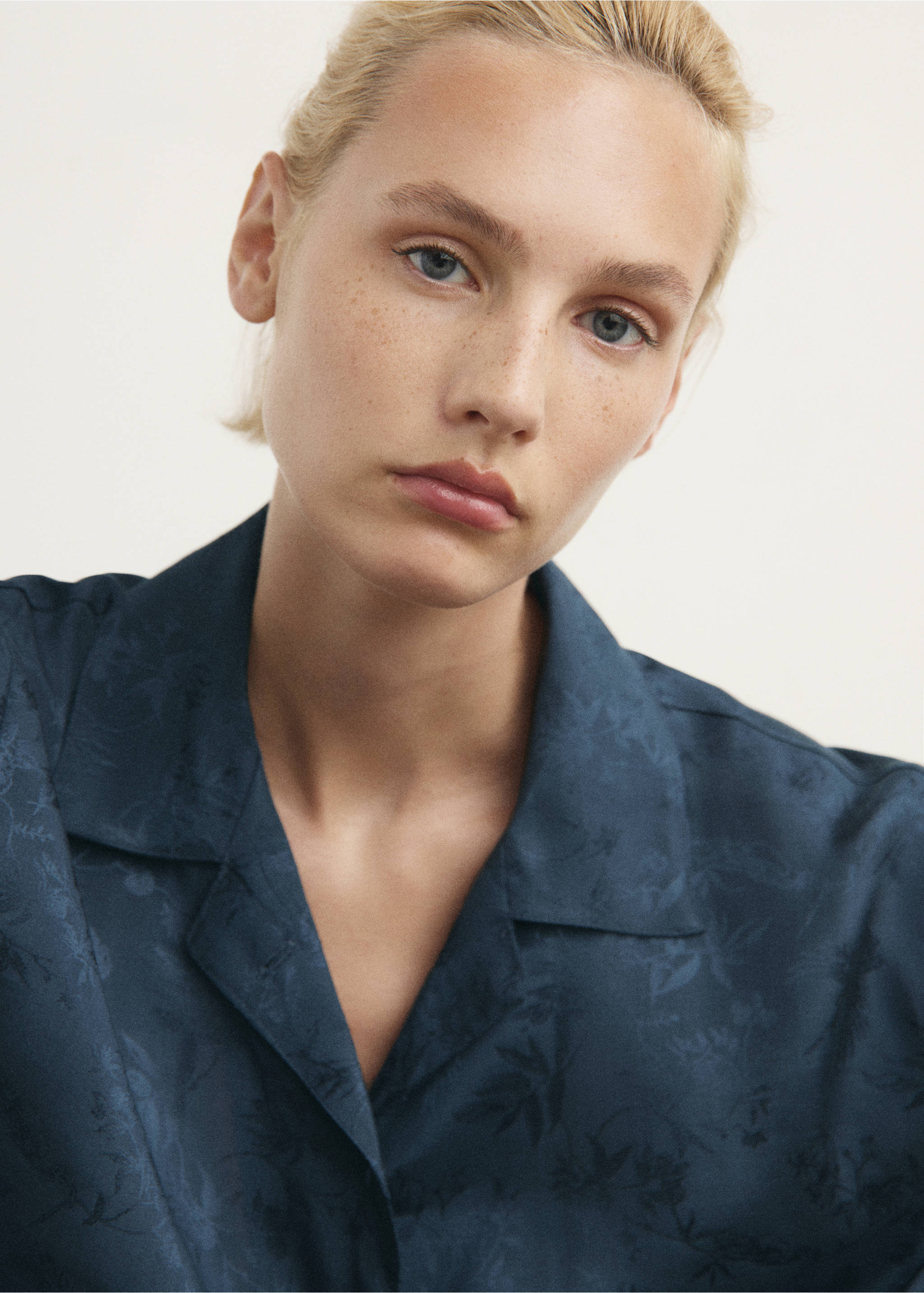 Jacquard satin pyjama shirt - Details of the article 1, Night Blue. Ref: 17094106-00.