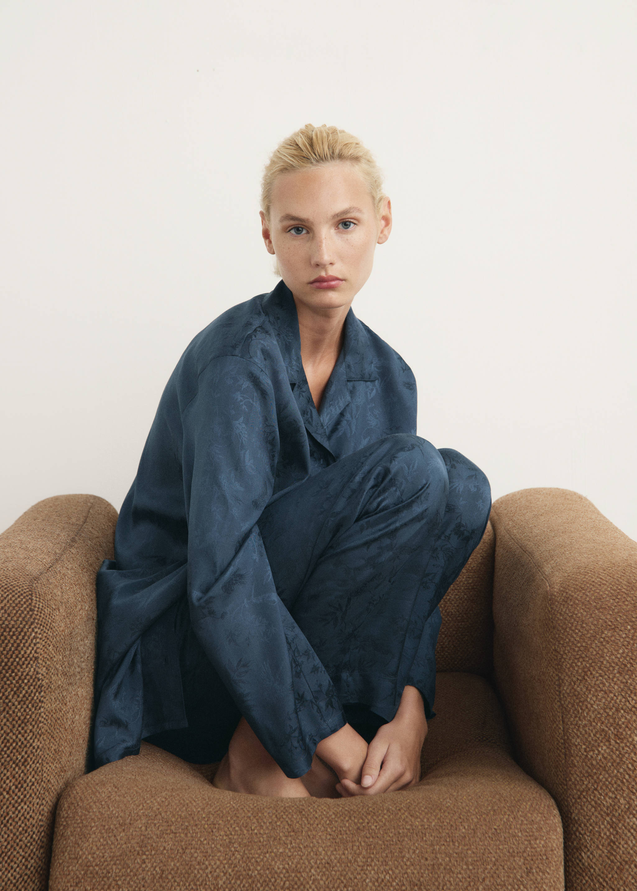 Jacquard satin pyjama shirt - Details of the article 2