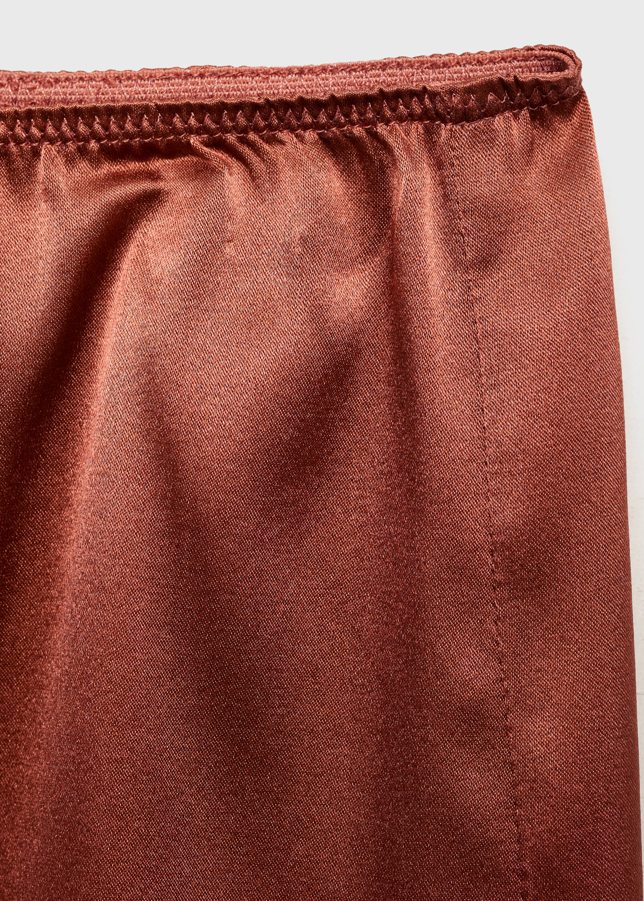 Silk shorts with contrasting lace trim - Details of the article 8