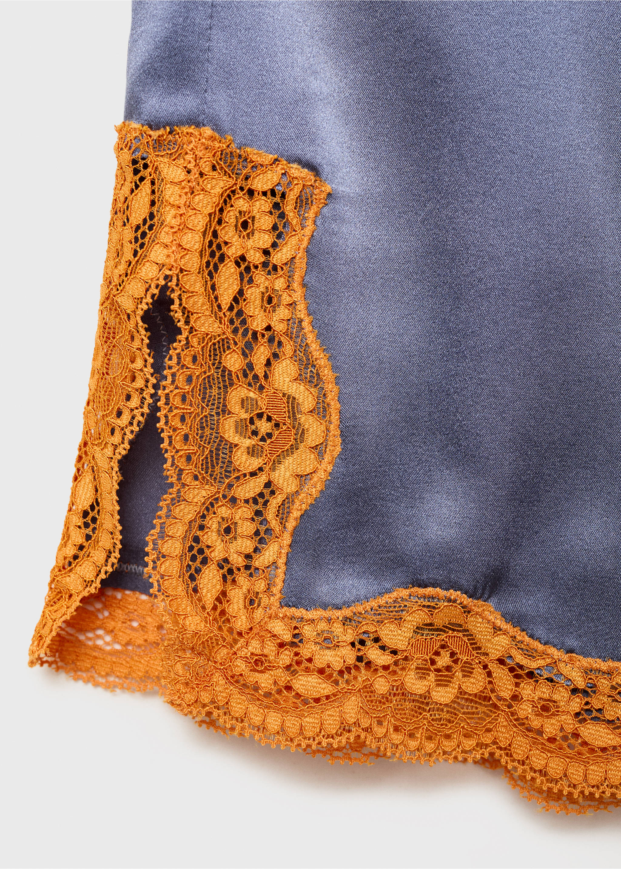 Seidenshorts mit kontrastfarbiger Spitzenborte - Detail des Artikels 8, Tintenblau. Ref: 17094109-00.