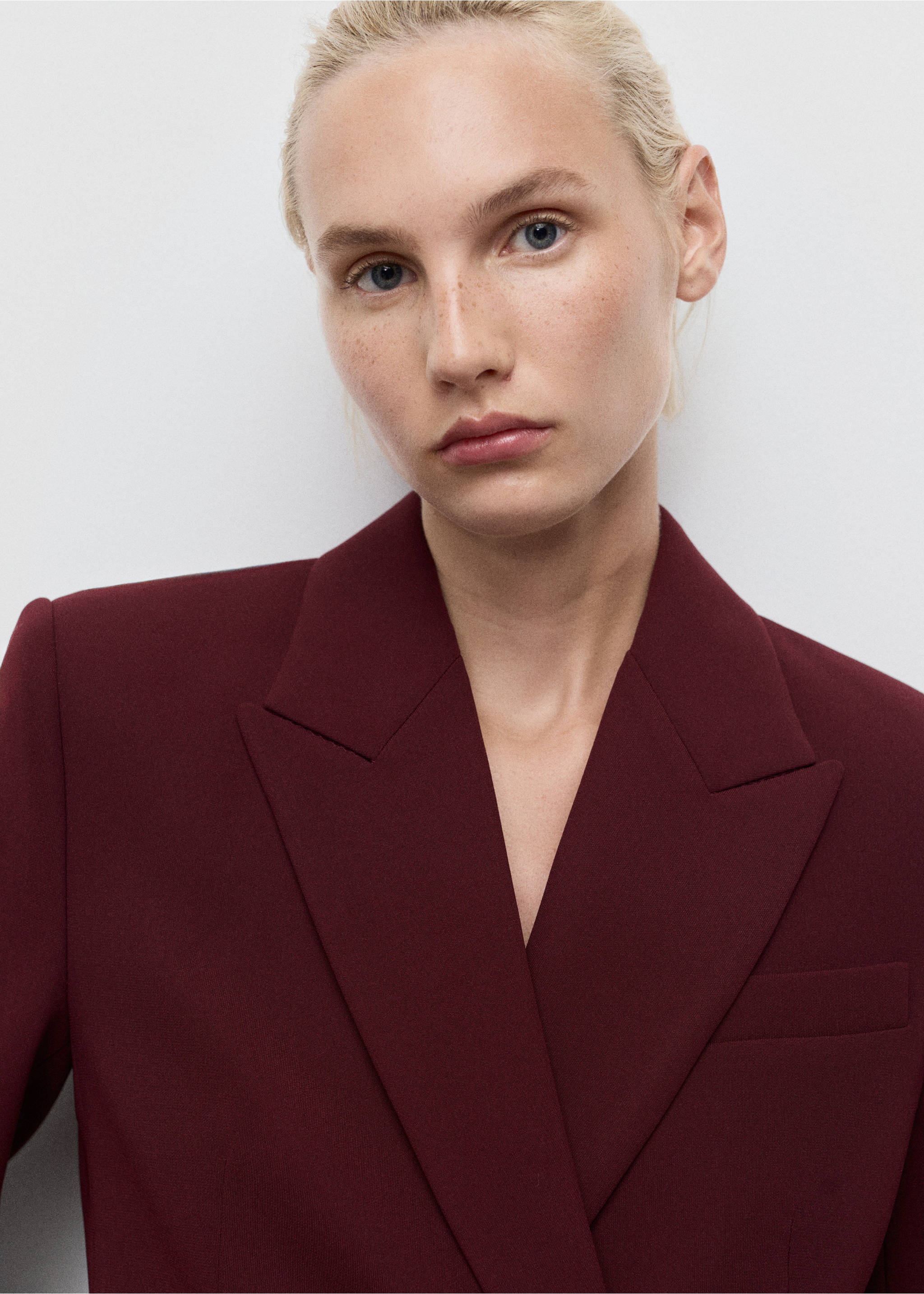 Double-breasted suit blazer - Details of the article 1, Maroon. Ref: 17094118-00.