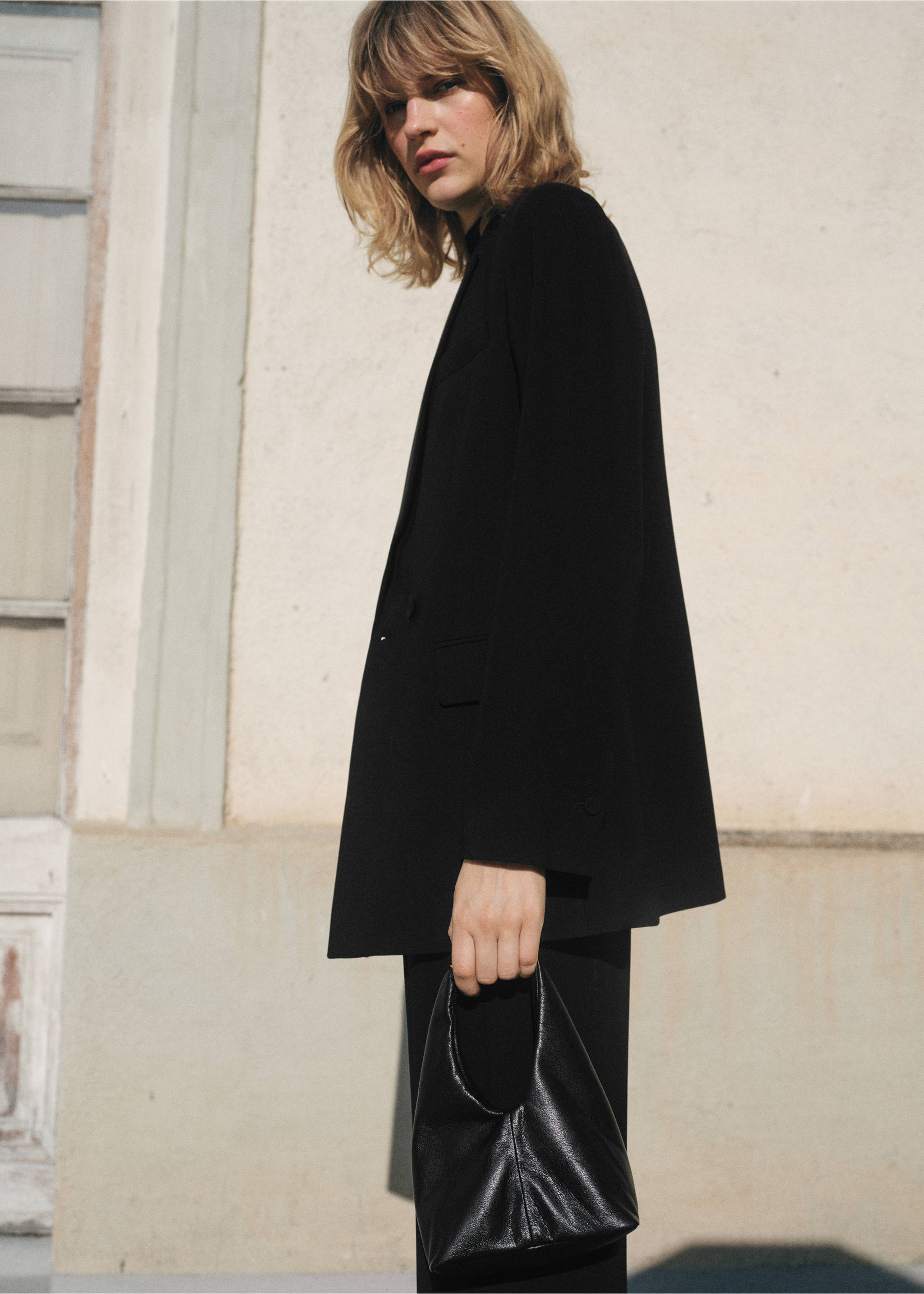 Double-breasted suit blazer - Details of the article 2, Black. Ref: 17094118-00.