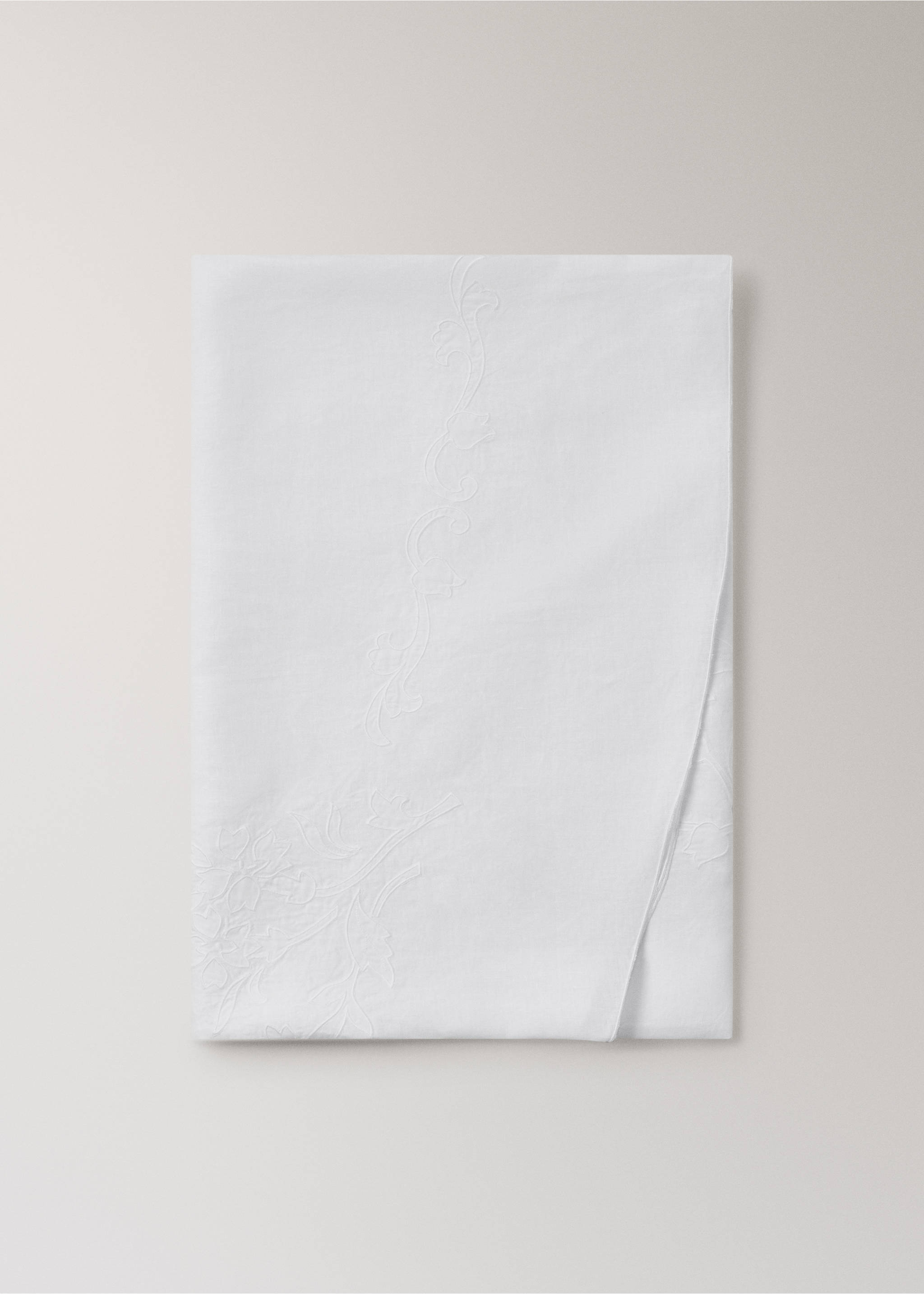 Nappe ovale en lin brodée à la main pour 6 à 8 convives - Article sans modèle, Blanc. Ref: 17094123-00.
