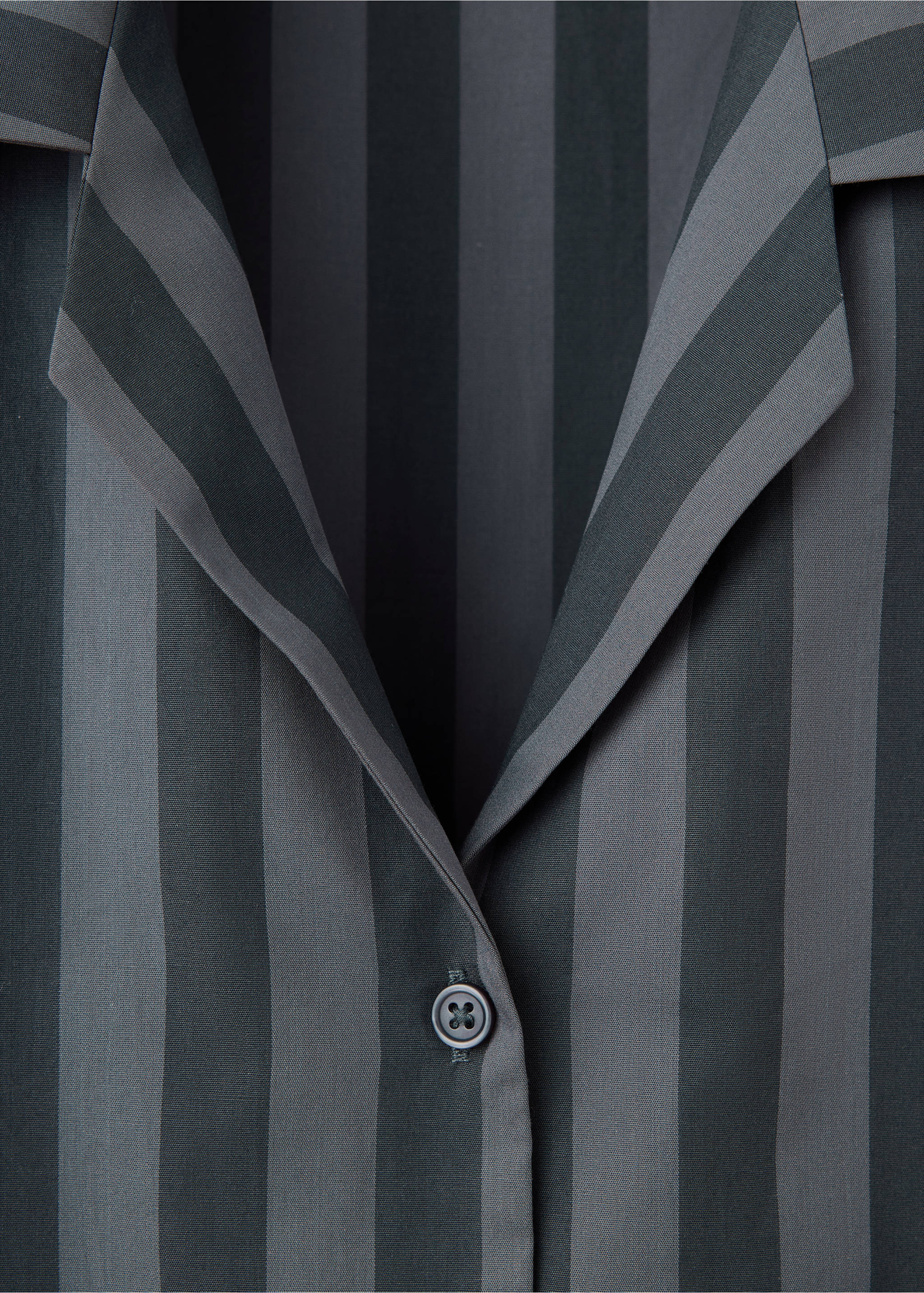 Camisa pijama de rayas en gris oscuro y negro con solapa de muesca., Gris medio. Ref: 17094142-00.