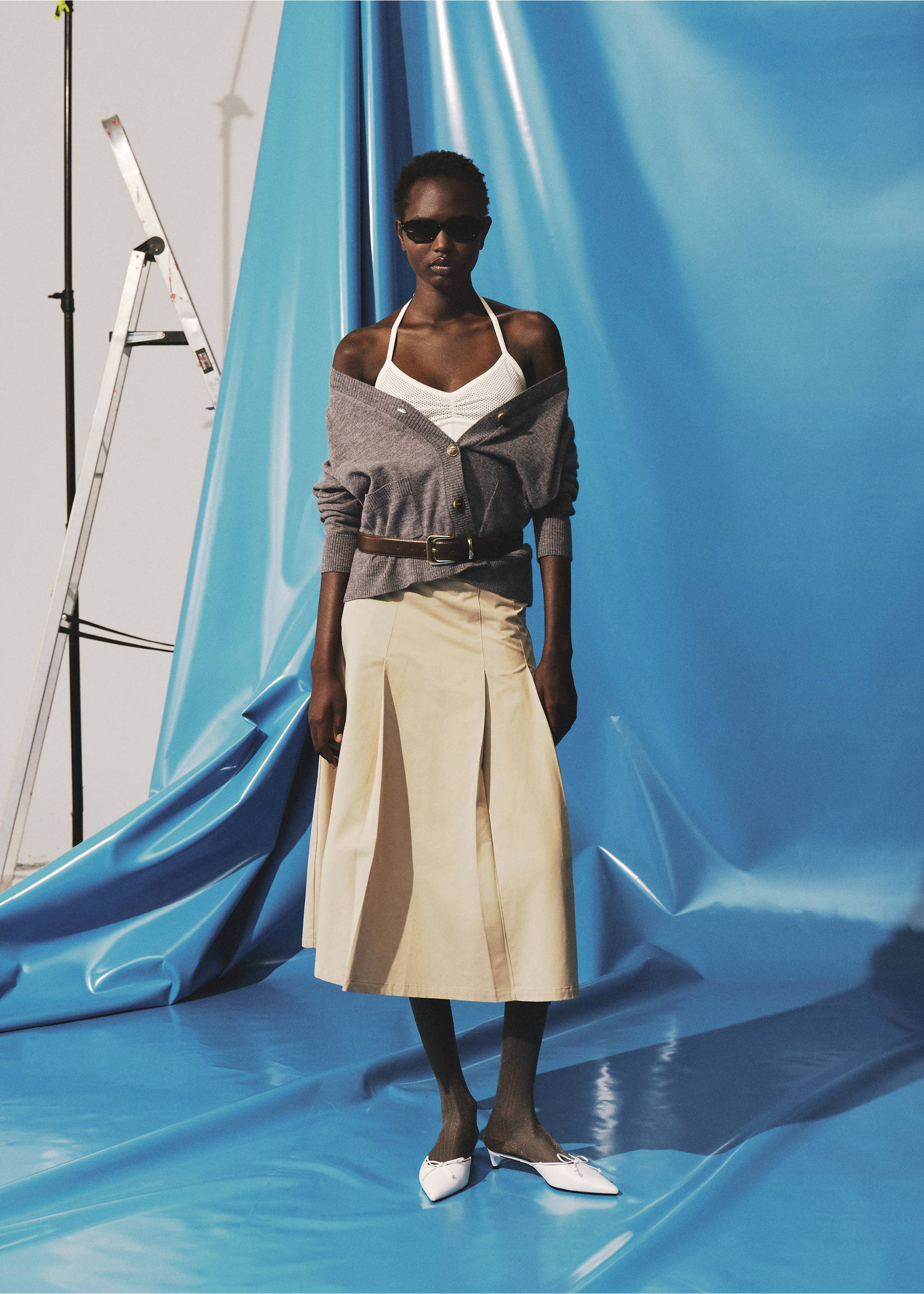 Top with perforated neckline - Details of the article 2, Off White. Ref: 17094143-00.