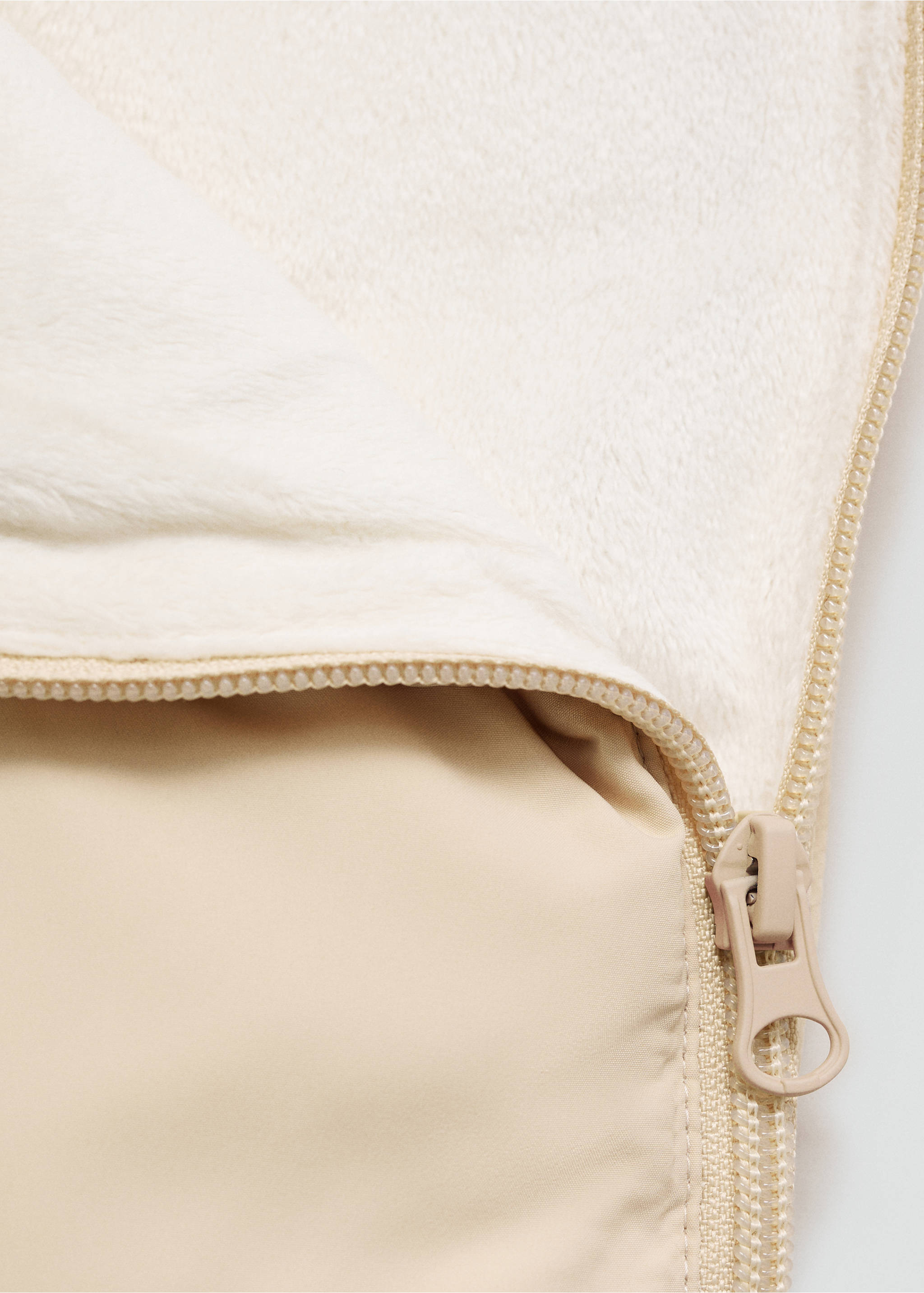 Fur-effect walking bag - Details of the article 2, Beige. Ref: 17094405-00.