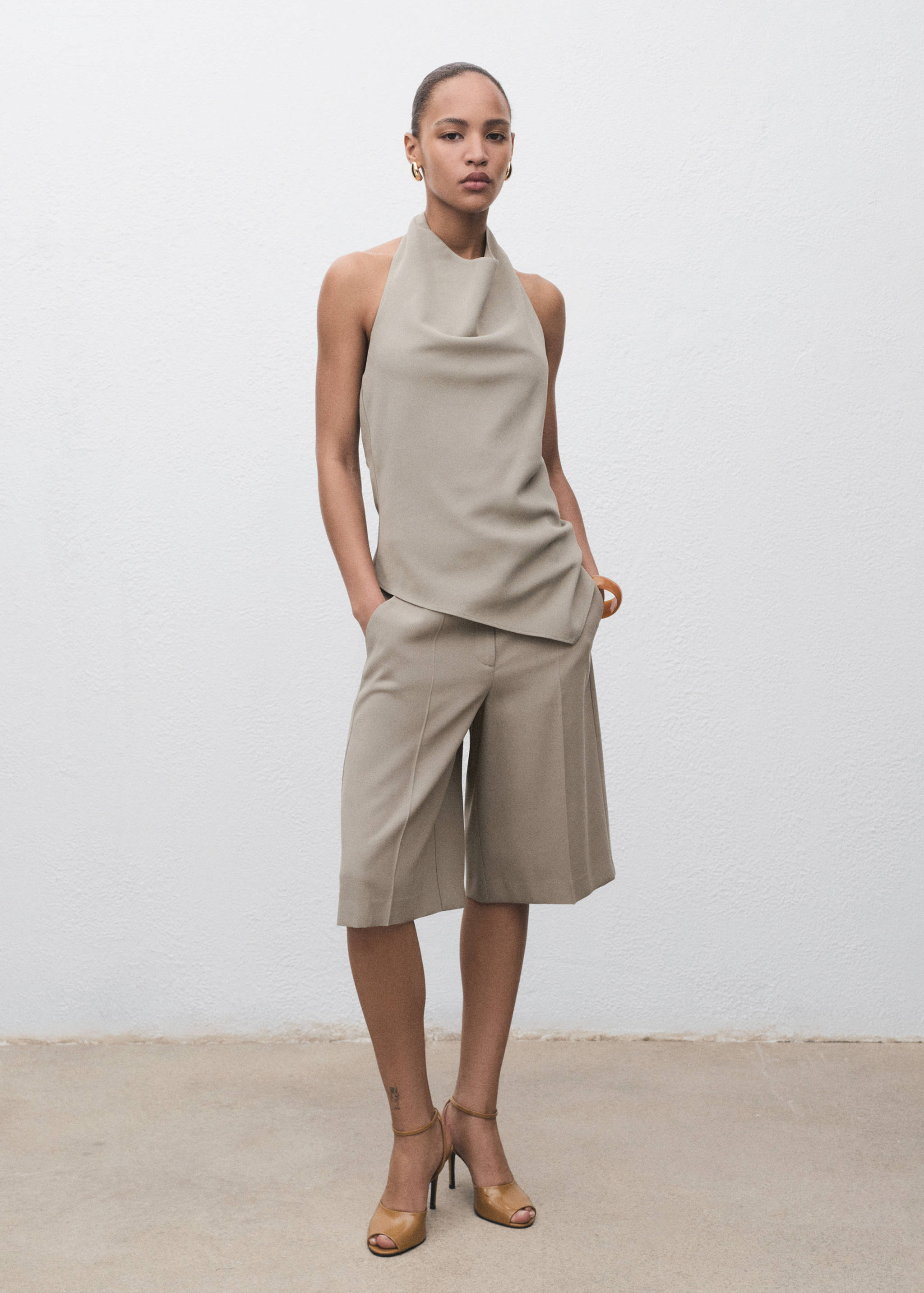 Mid-rise bermuda shorts - General plane
