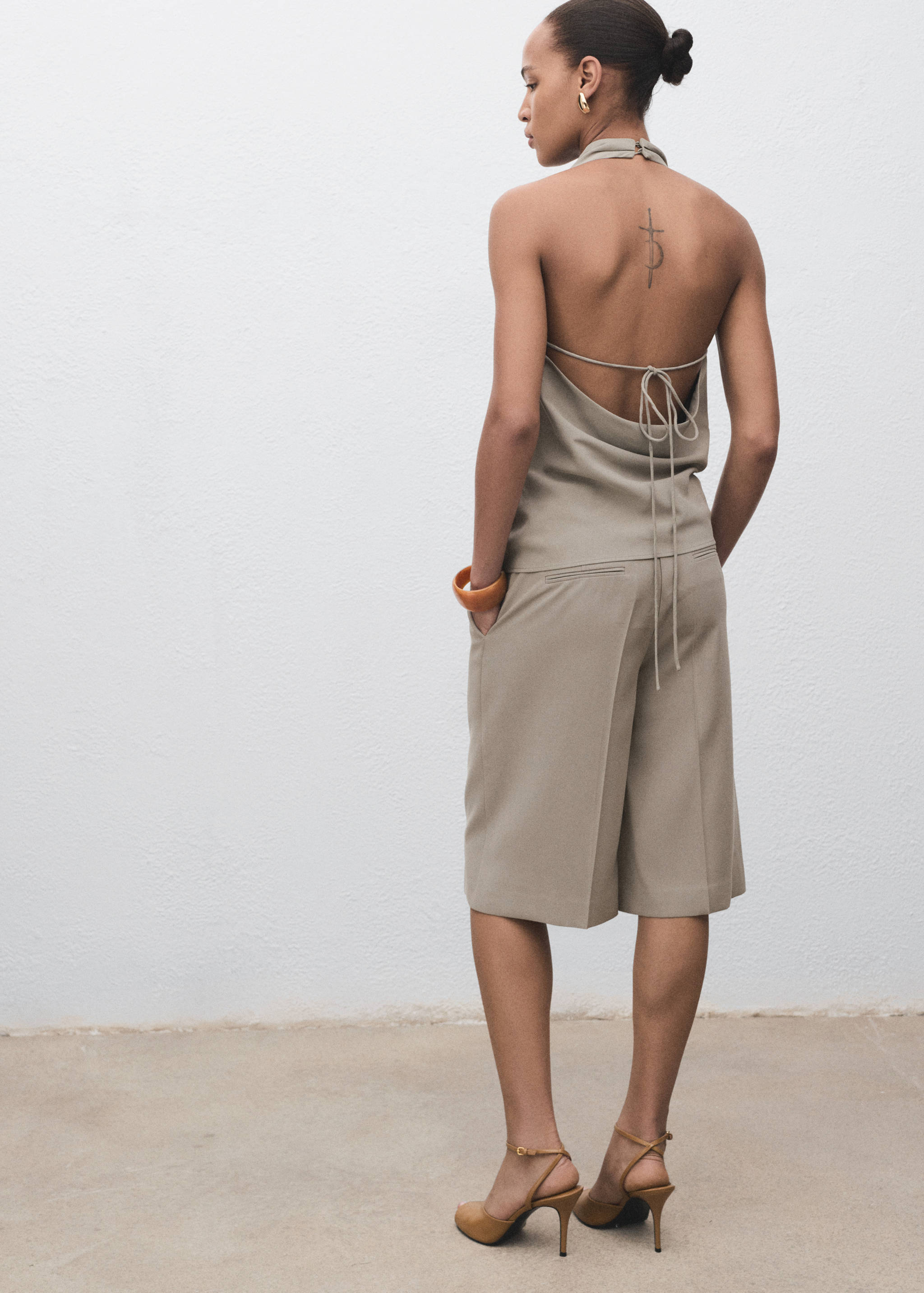 Mid-rise bermuda shorts - Reverse of the article