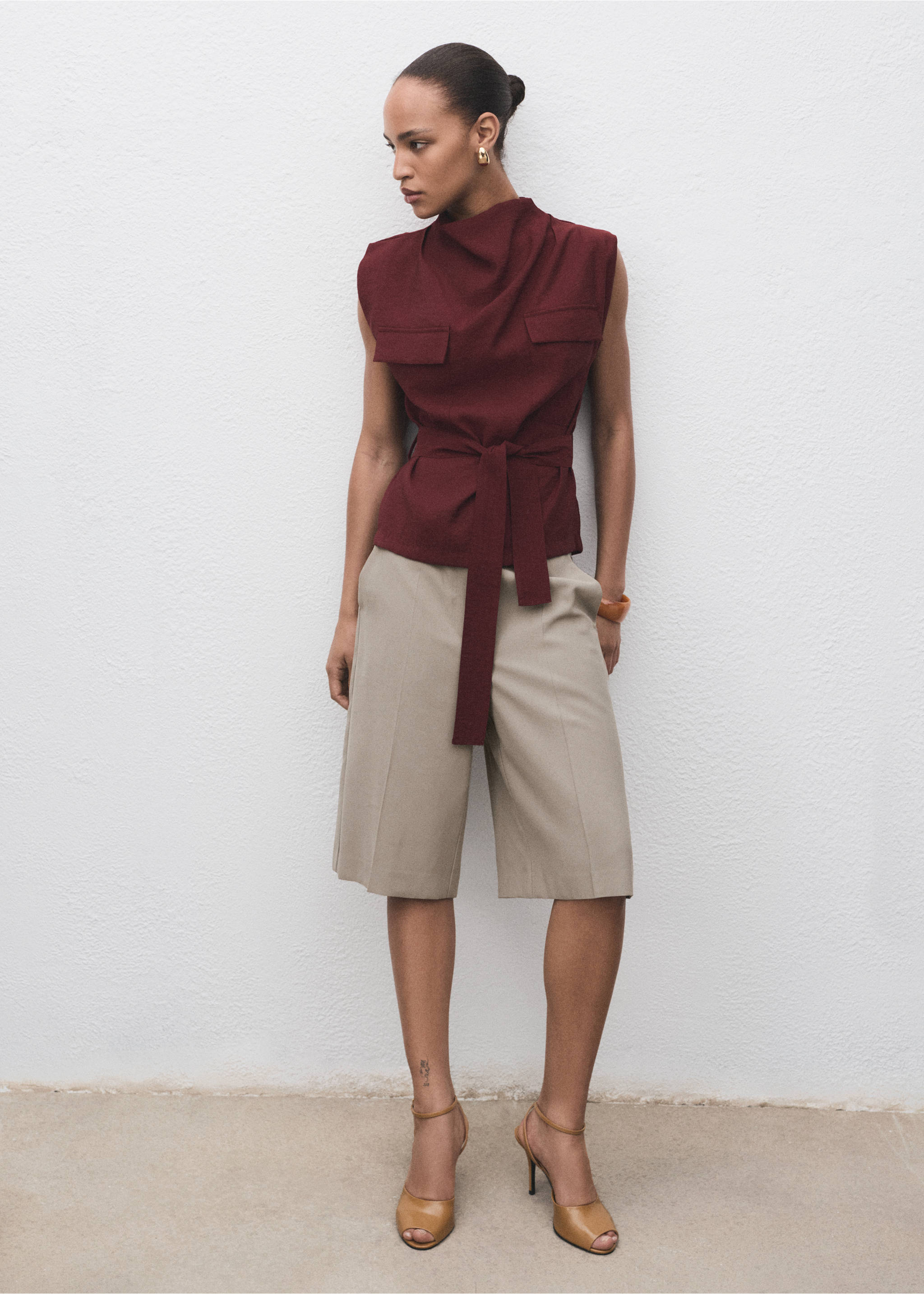Mid-rise bermuda shorts - Details of the article 2, Grey. Ref: 17094426-00.