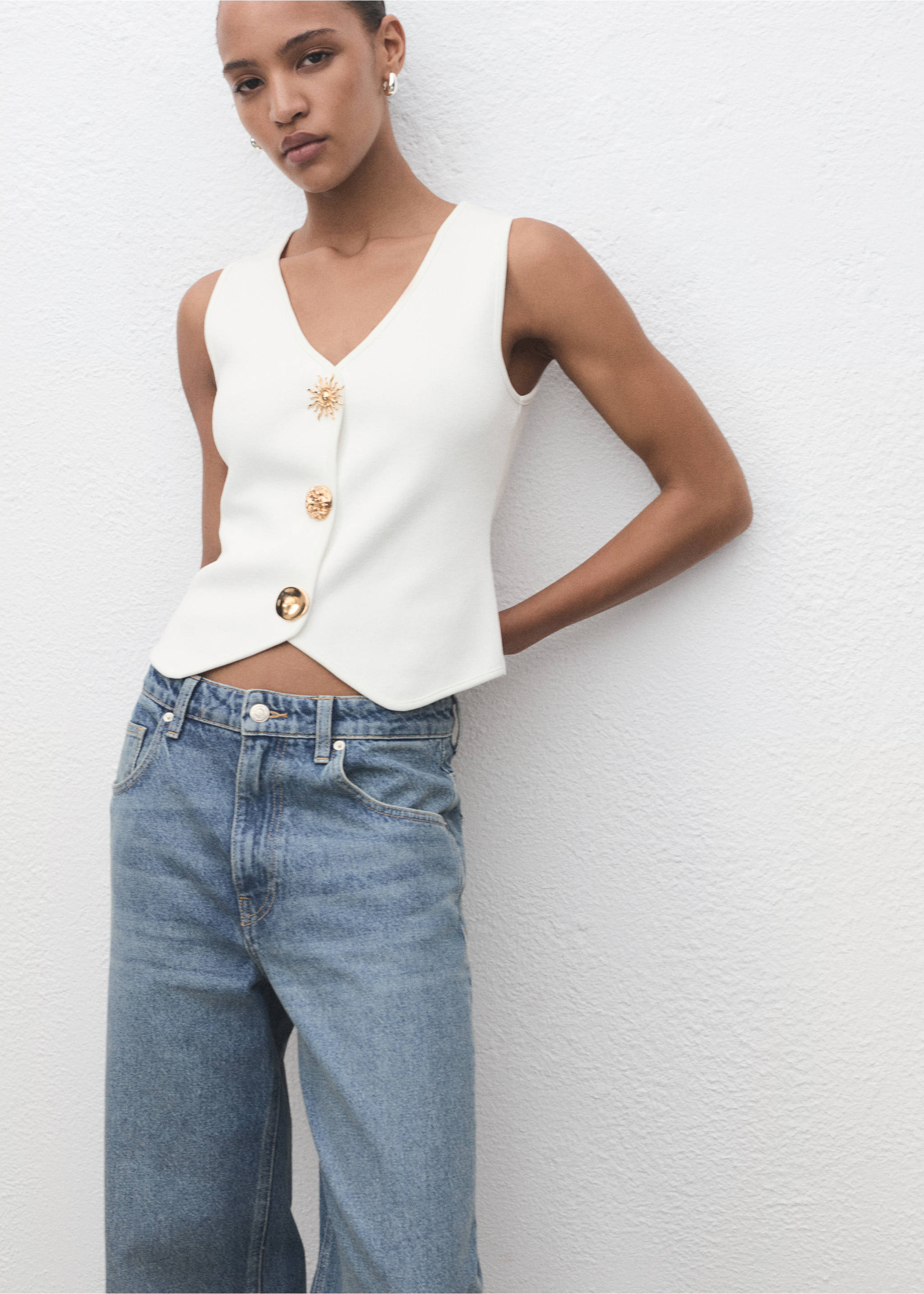 Knitted waistcoat with jewel buttons - Medium plane, White. Ref: 17094447-00.