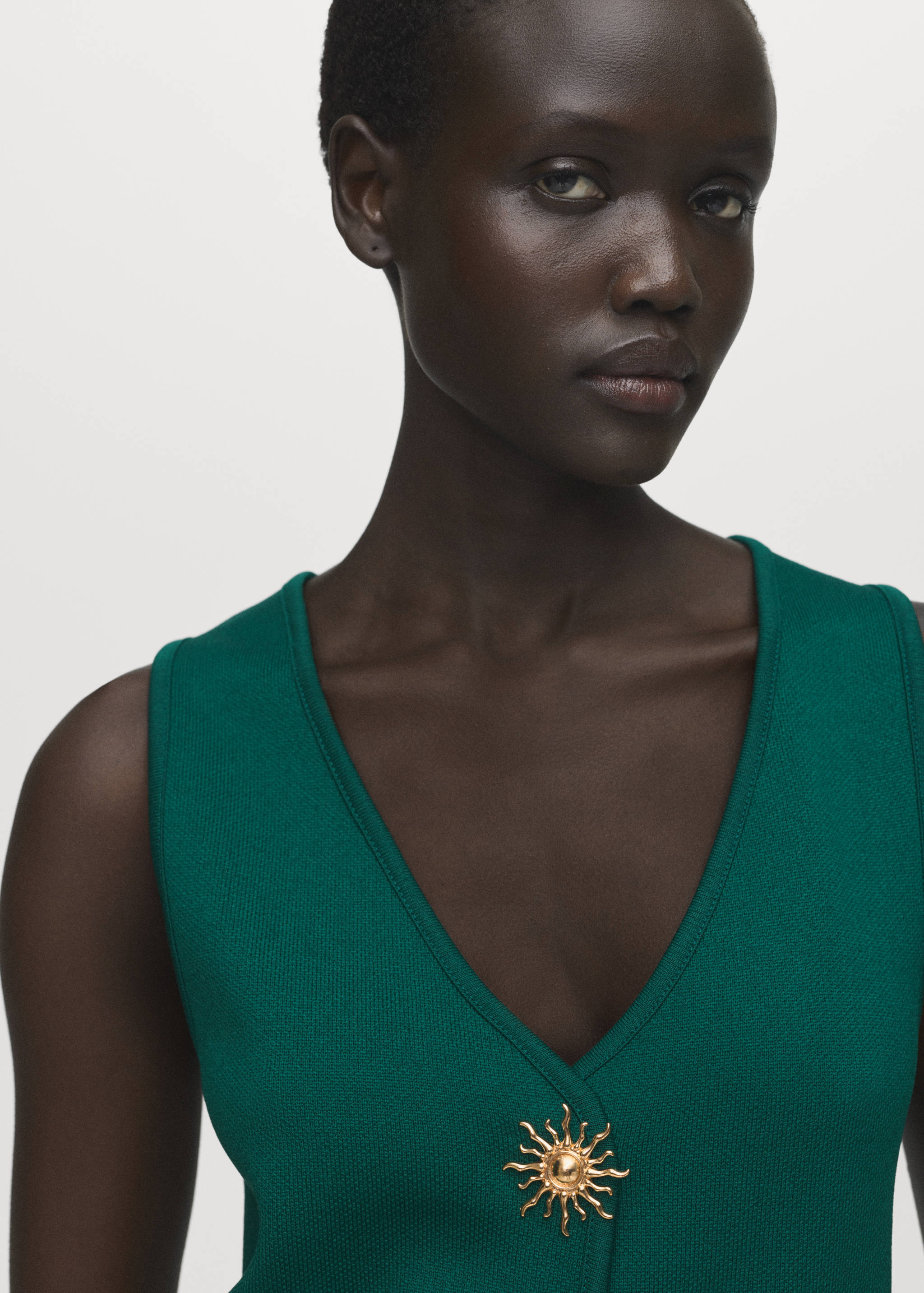 Knitted waistcoat with jewel buttons - Details of the article 1
