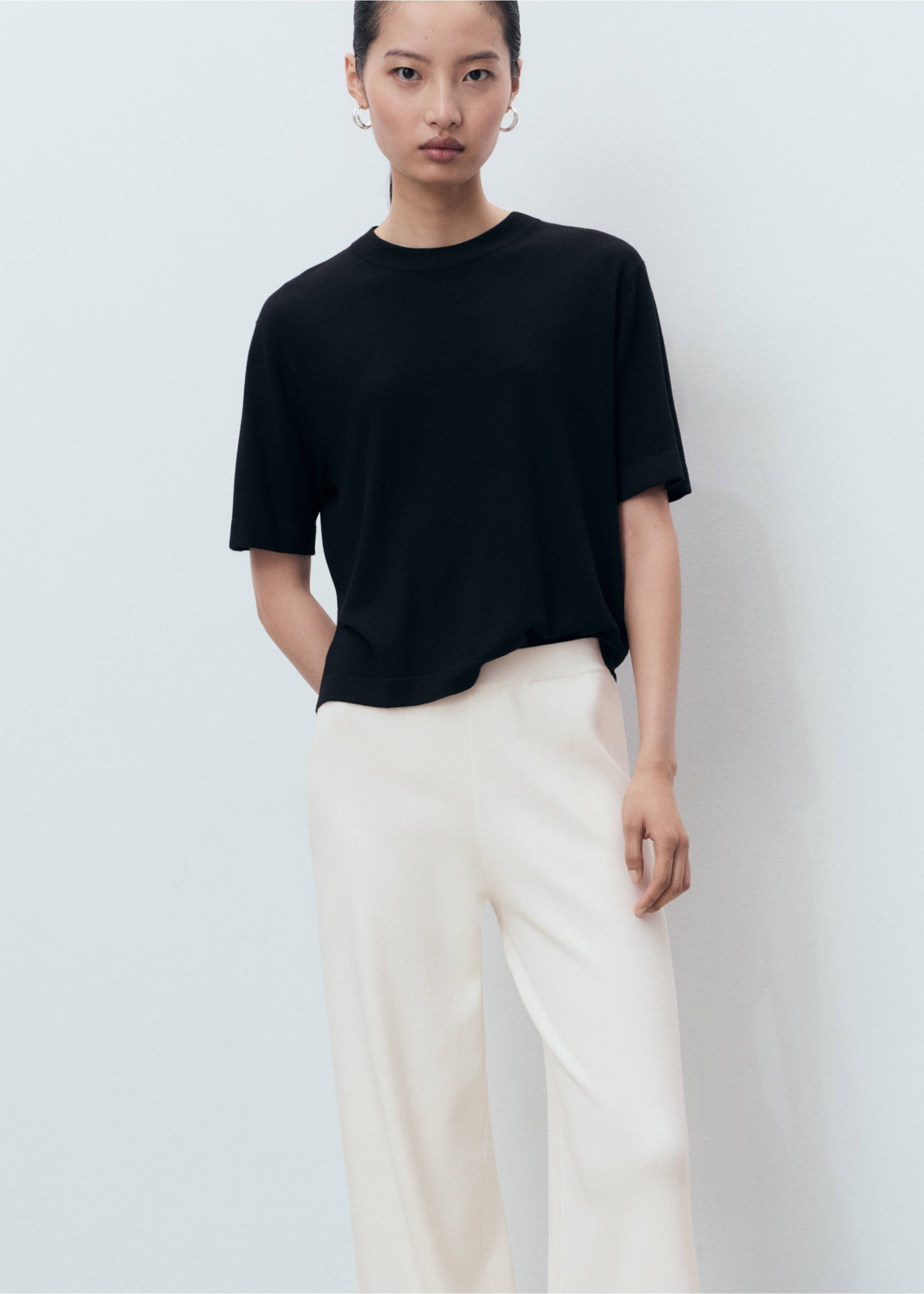 Contrasting low-rise knitted trousers - Details of the article 1, Ecru. Ref: 17094775-00.