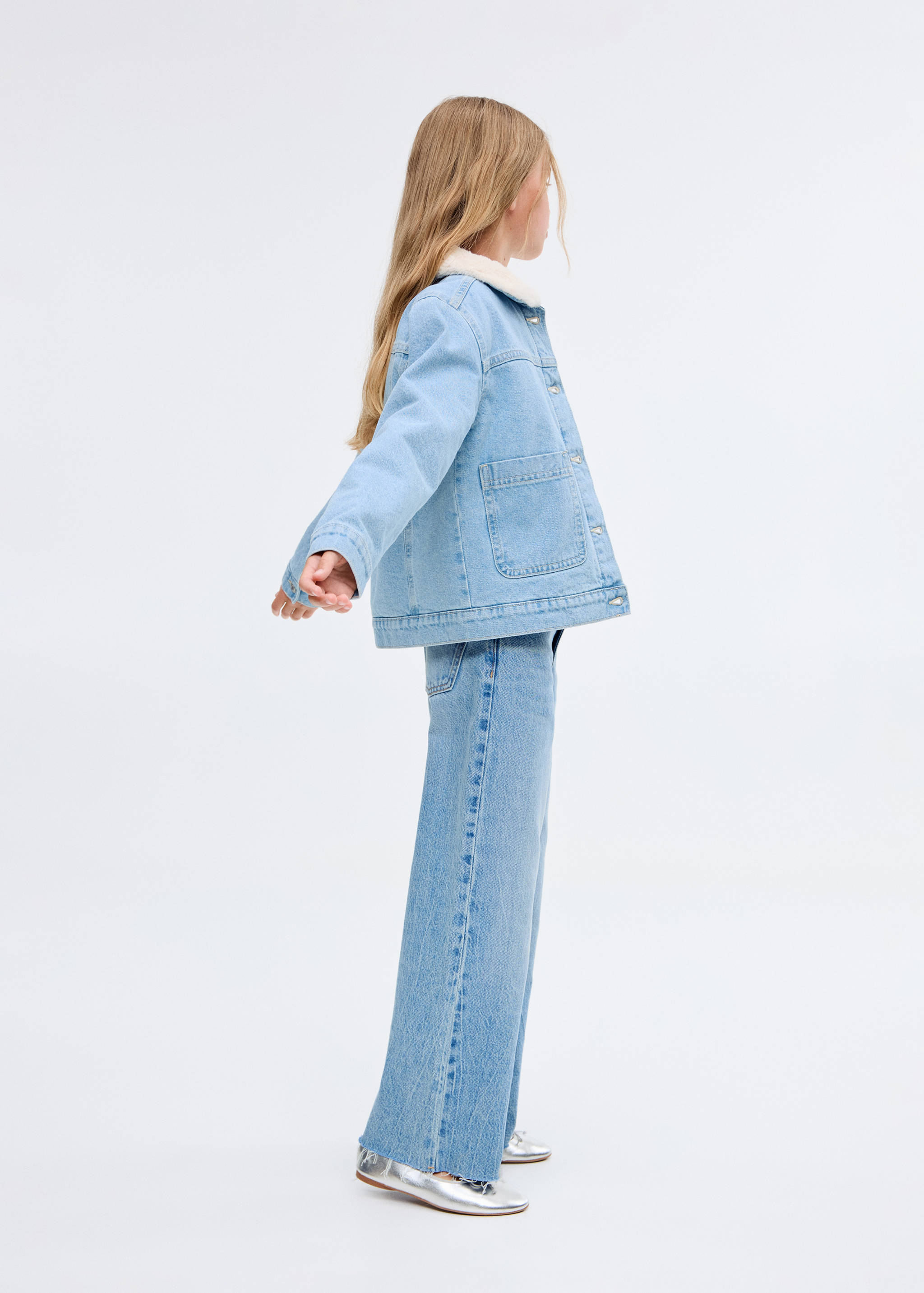 Jeansjacke mit Innenfutter aus Fell - Mittlere Ansicht