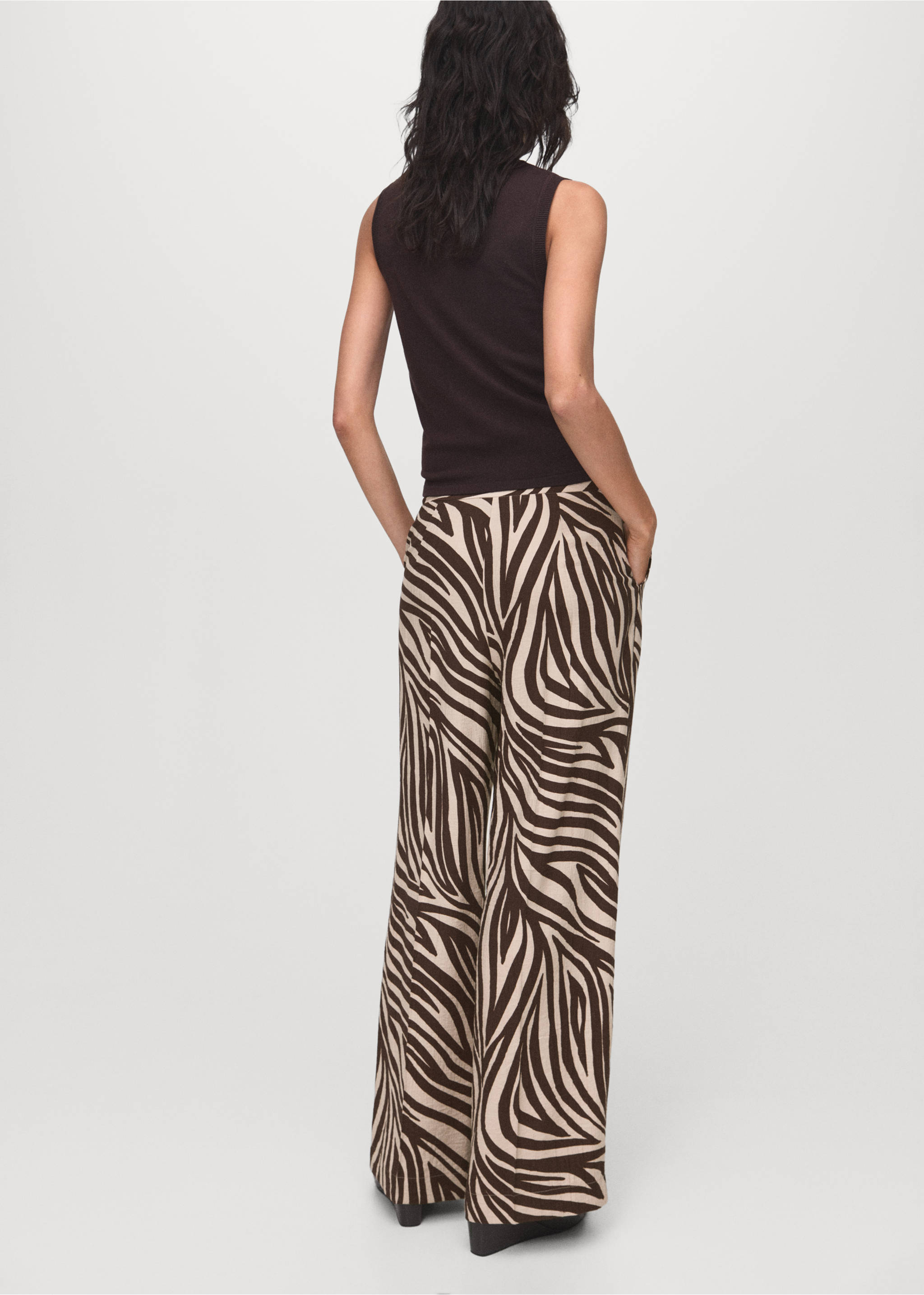 Straight-leg zebra-print pleated trousers - Reverse of the article, Black. Ref: 17094785-00.