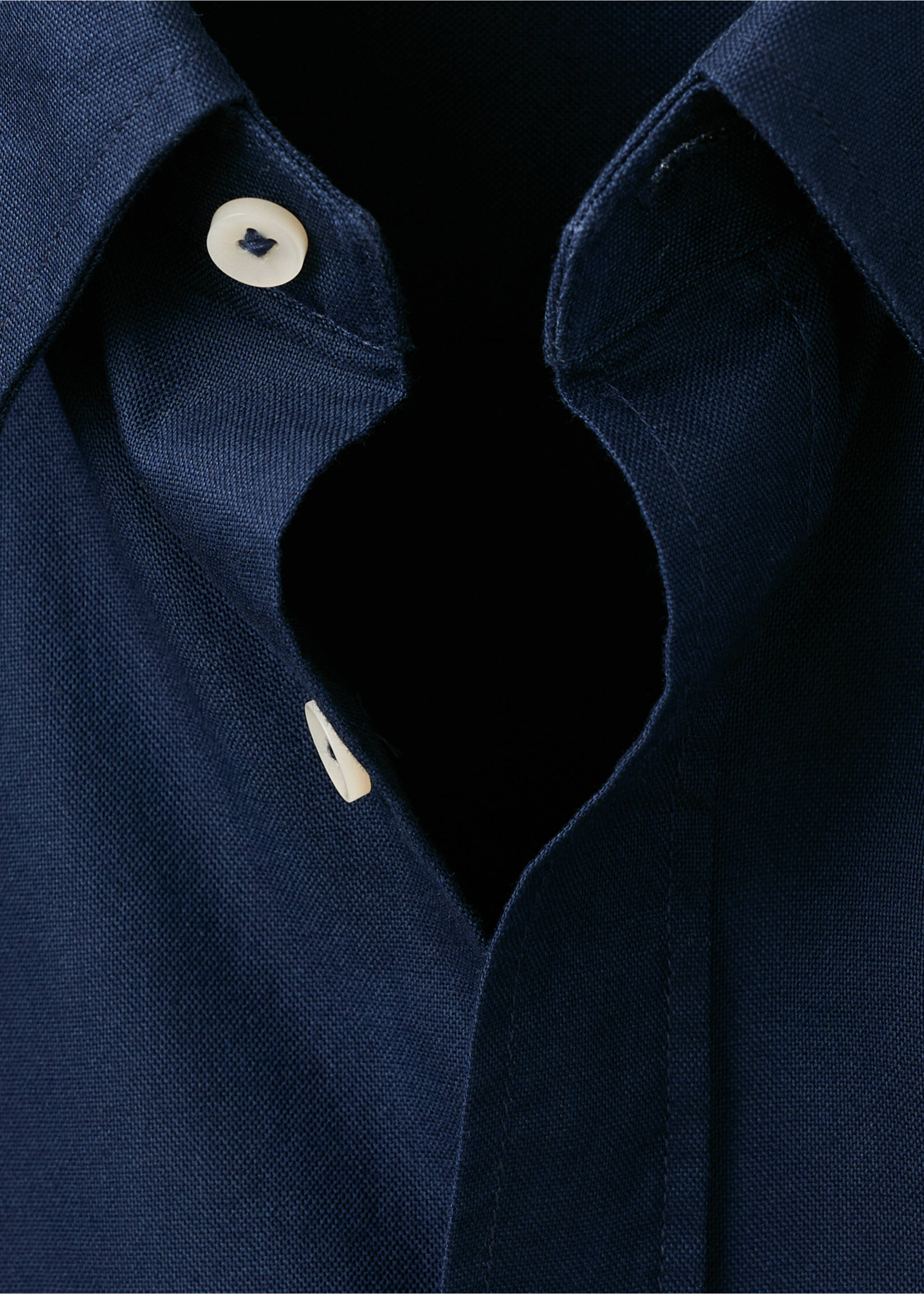 Chemise 100 % coton Oxford - Détail de l'article 8, Bleu marine foncé. Ref: 17095156-00.
