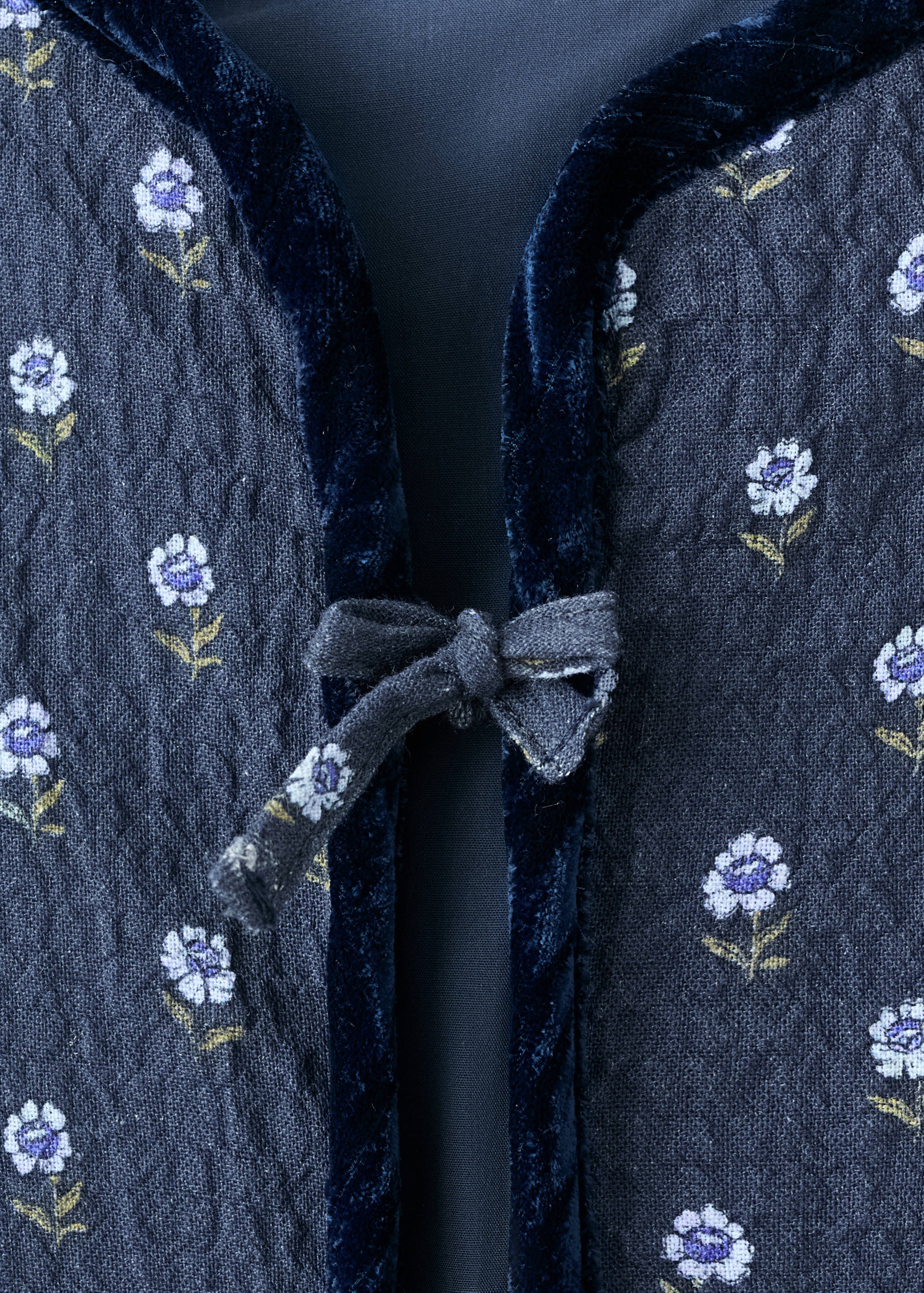 Floral quilted gilet - Details of the article 8