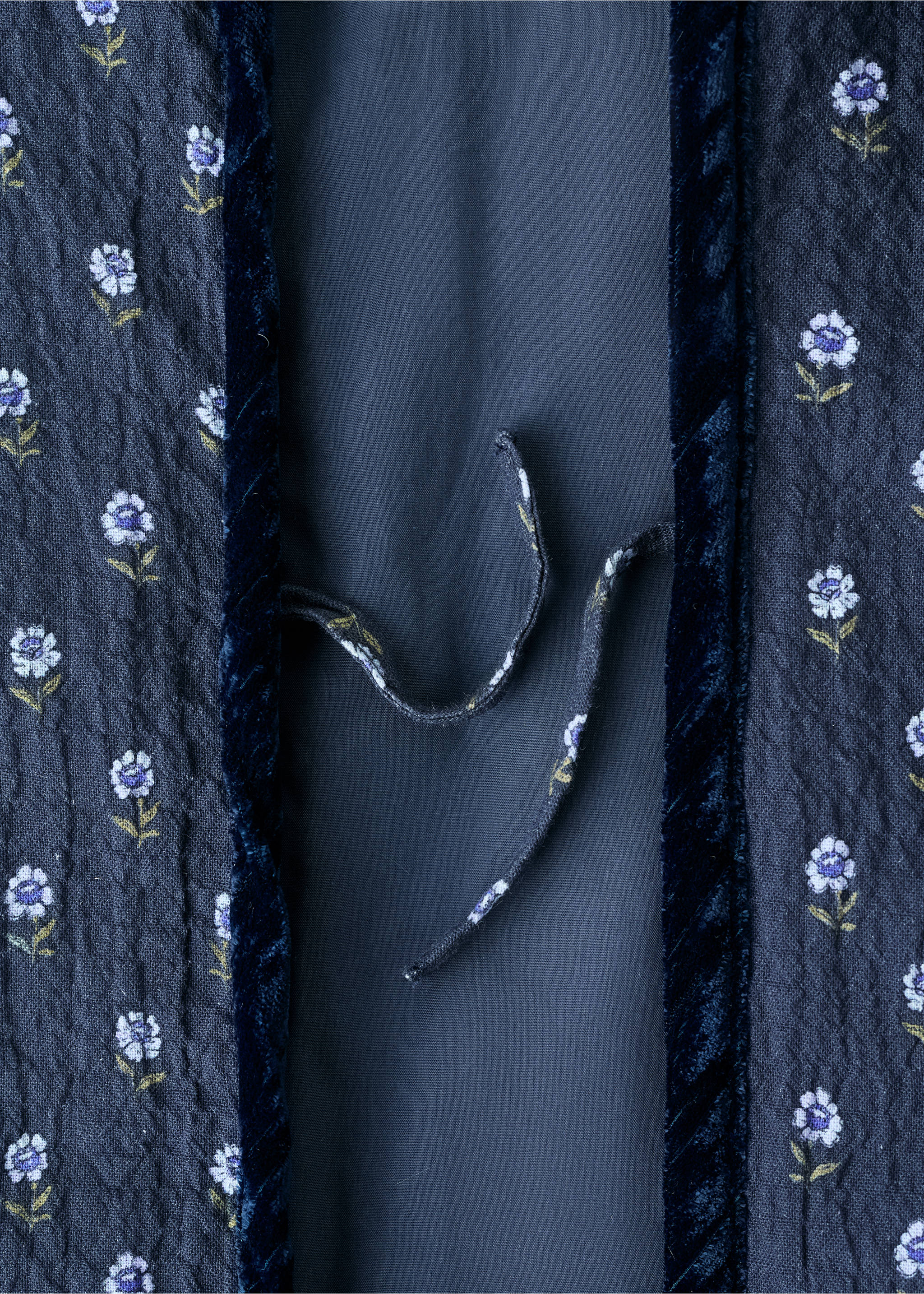 Floral quilted gilet - Details of the article 0, Navy. Ref: 17095161-00.