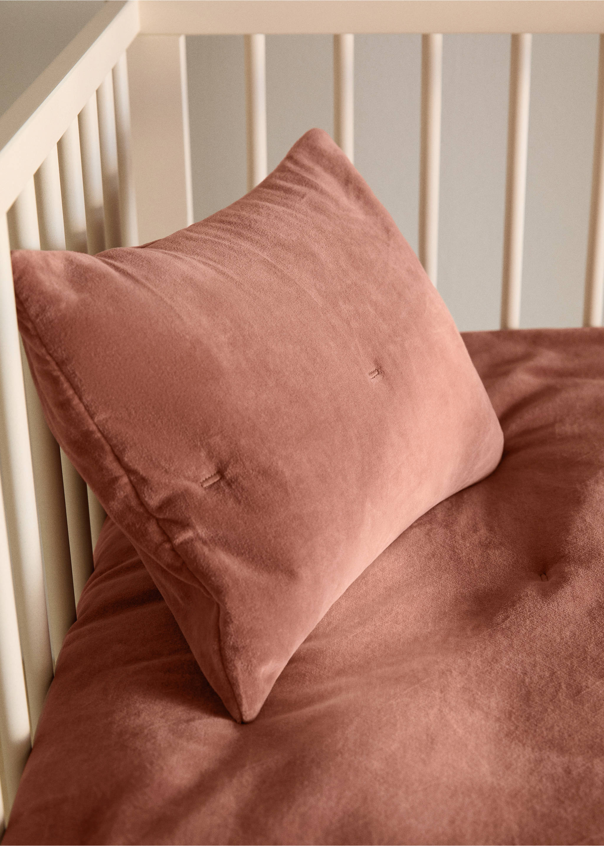 Cotton velvet garment-dyed cushion cover for children’s bed 30x40 cm - General plane, Pink. Ref: 17095163-00.