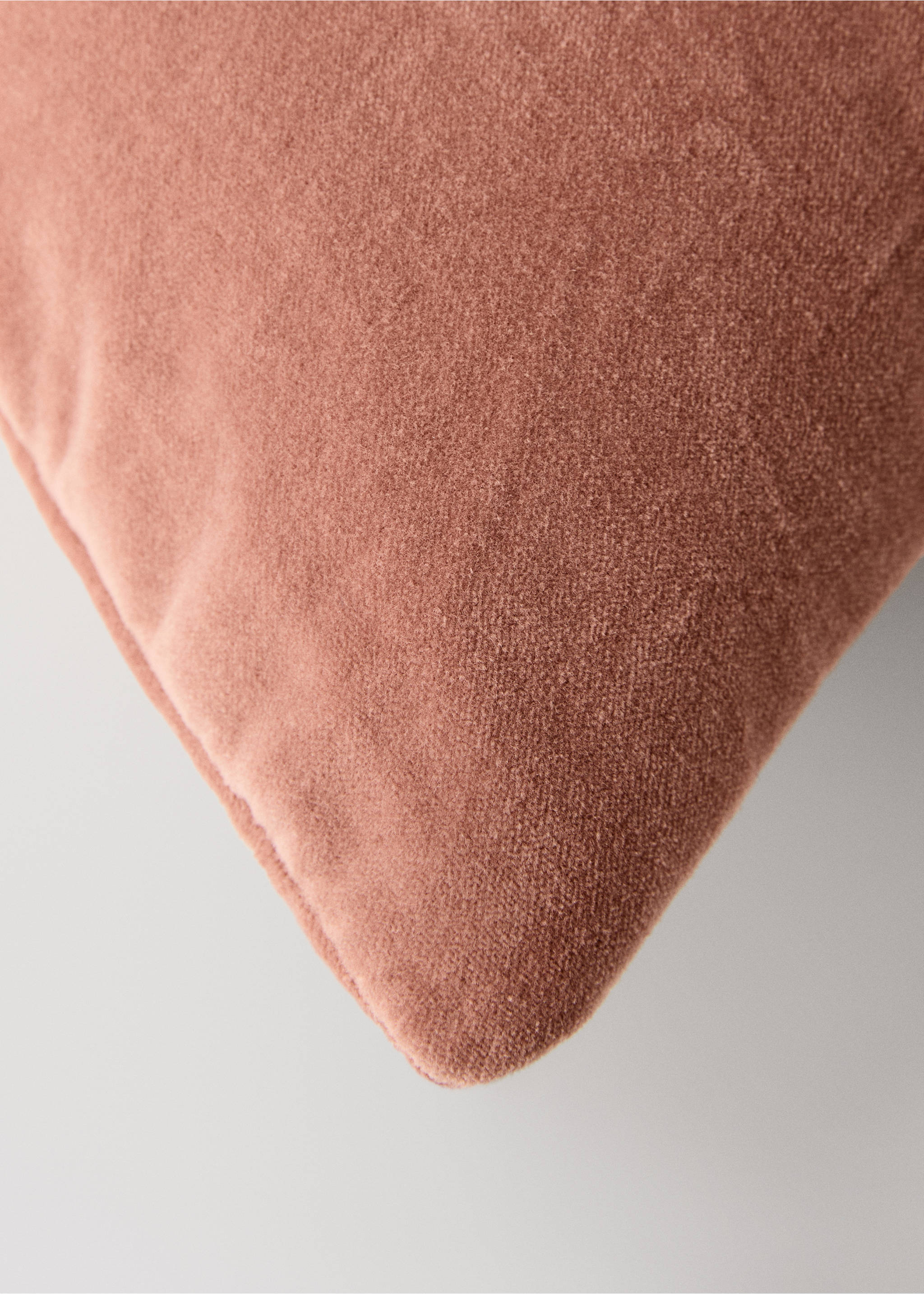 Cotton velvet garment-dyed cushion cover for children’s bed 30x40 cm - Details of the article 2, Pink. Ref: 17095163-00.