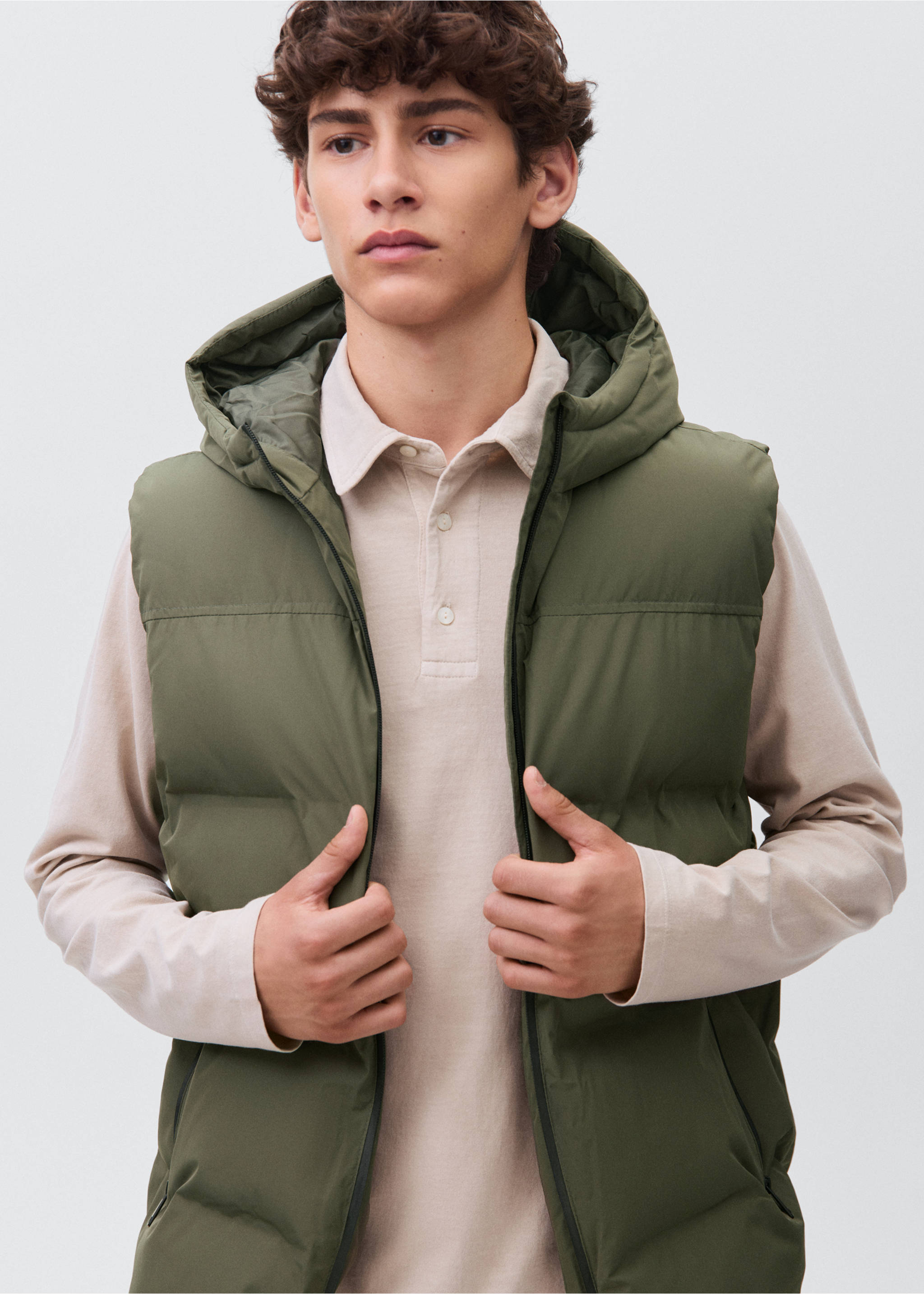 Quilted gilet - Details of the article 1, Khaki. Ref: 17095783-00.