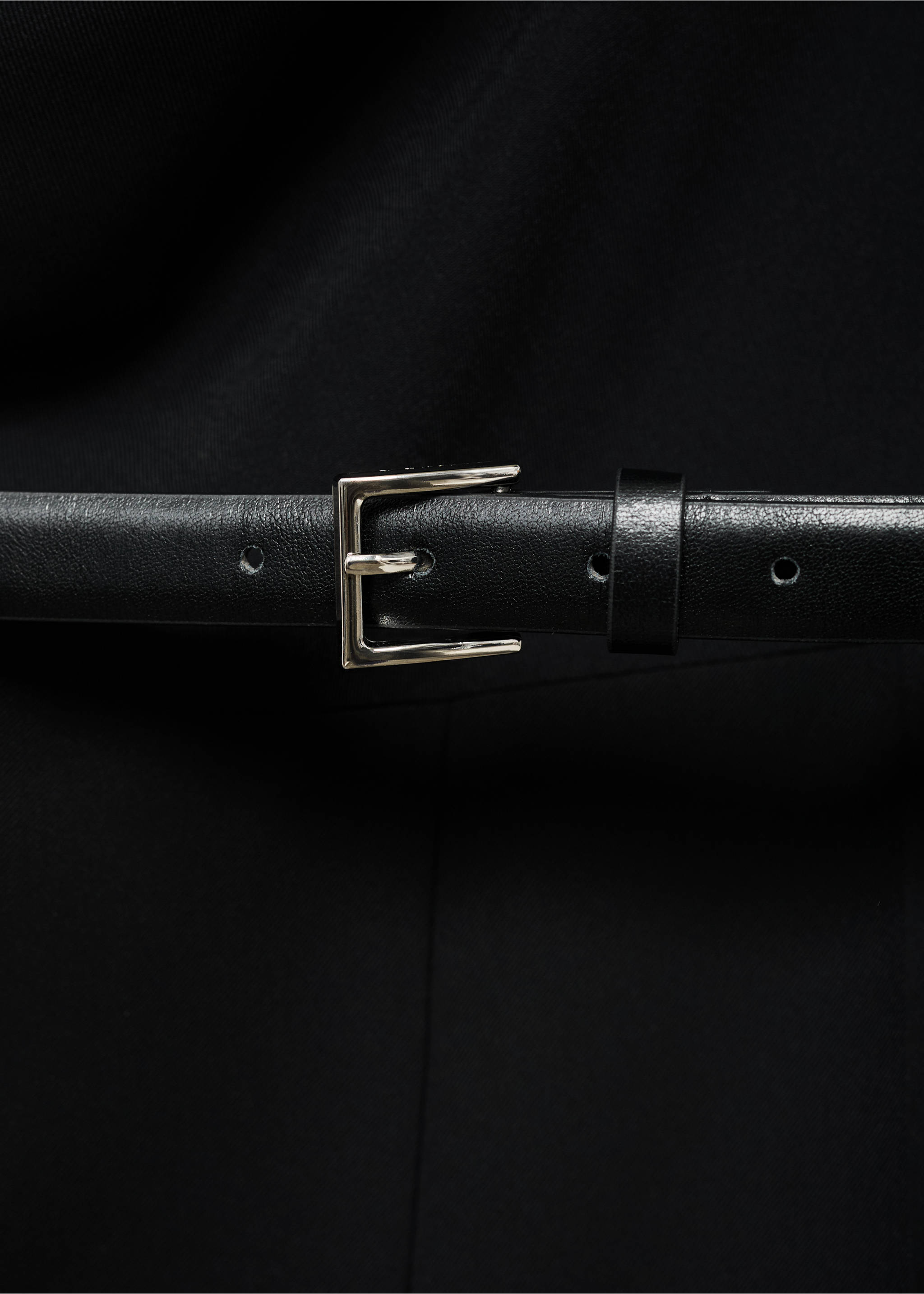 Lange jumpsuit met gedrapeerde hals en ceintuur - Detail van het artikel 0, Zwart. Ref: 17095785-00.