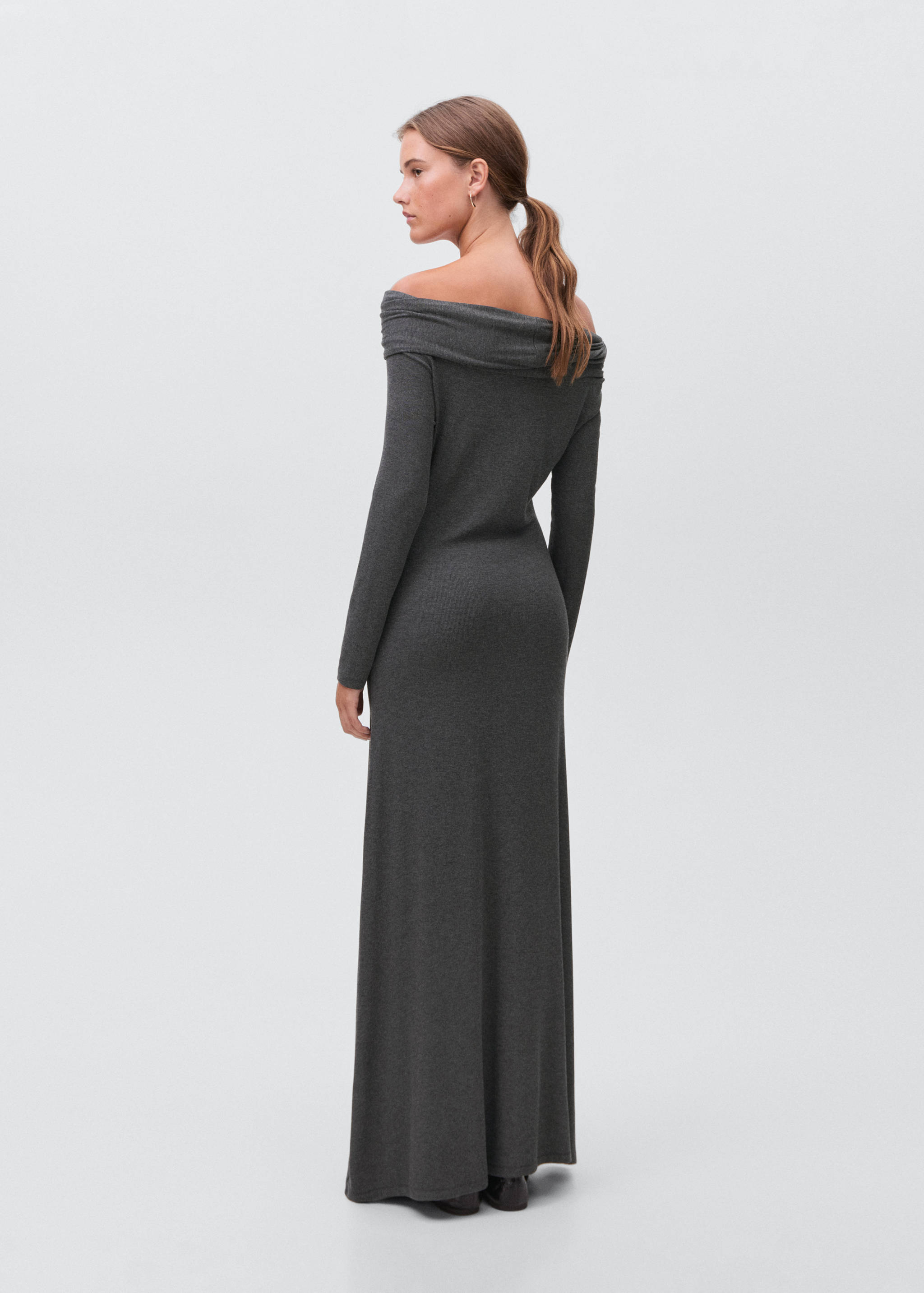 Off shoulder-klänning - Artikelns baksida