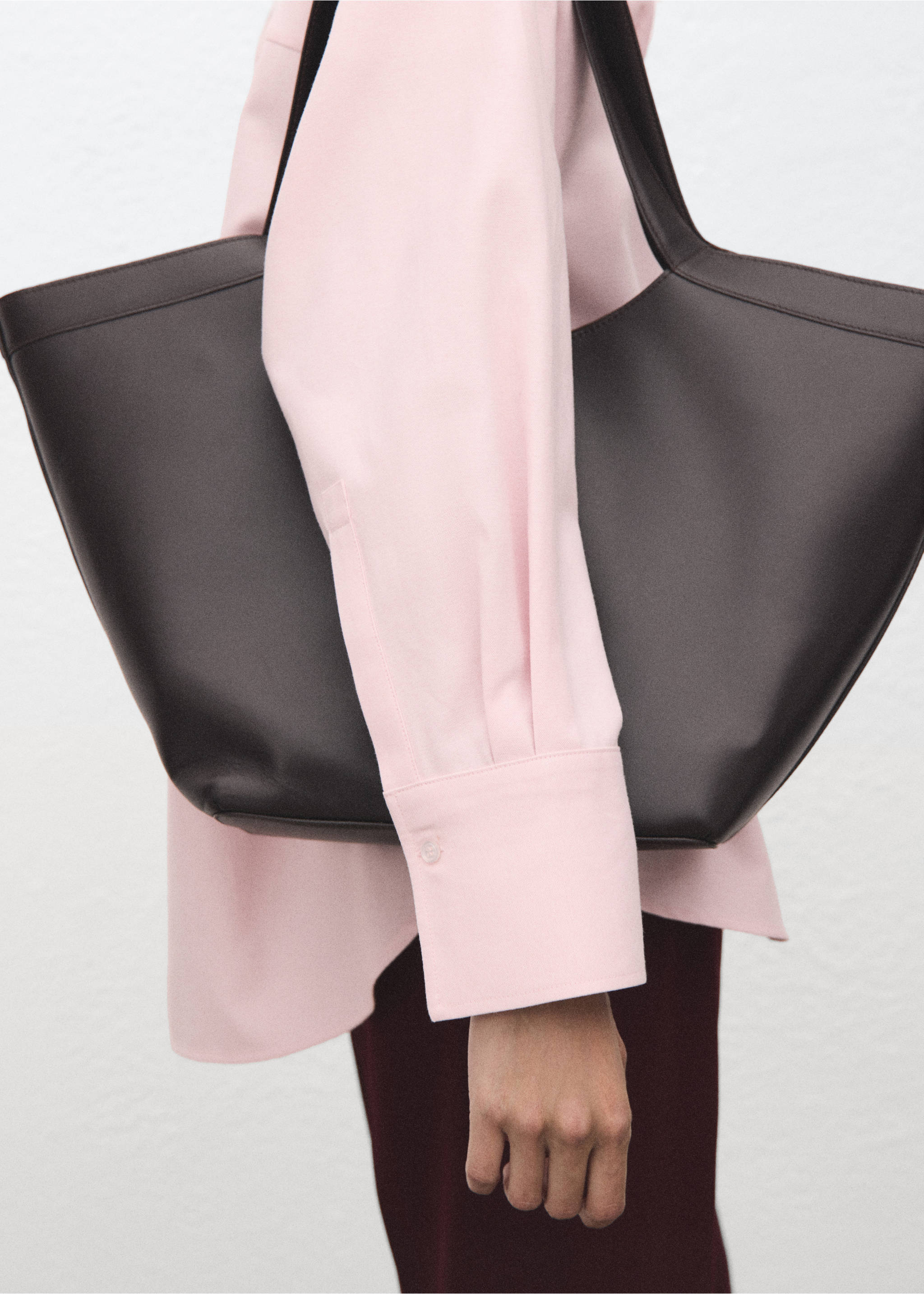 Pocket oversize shirt - Details of the article 3, Pastel Pink. Ref: 17095799-00.