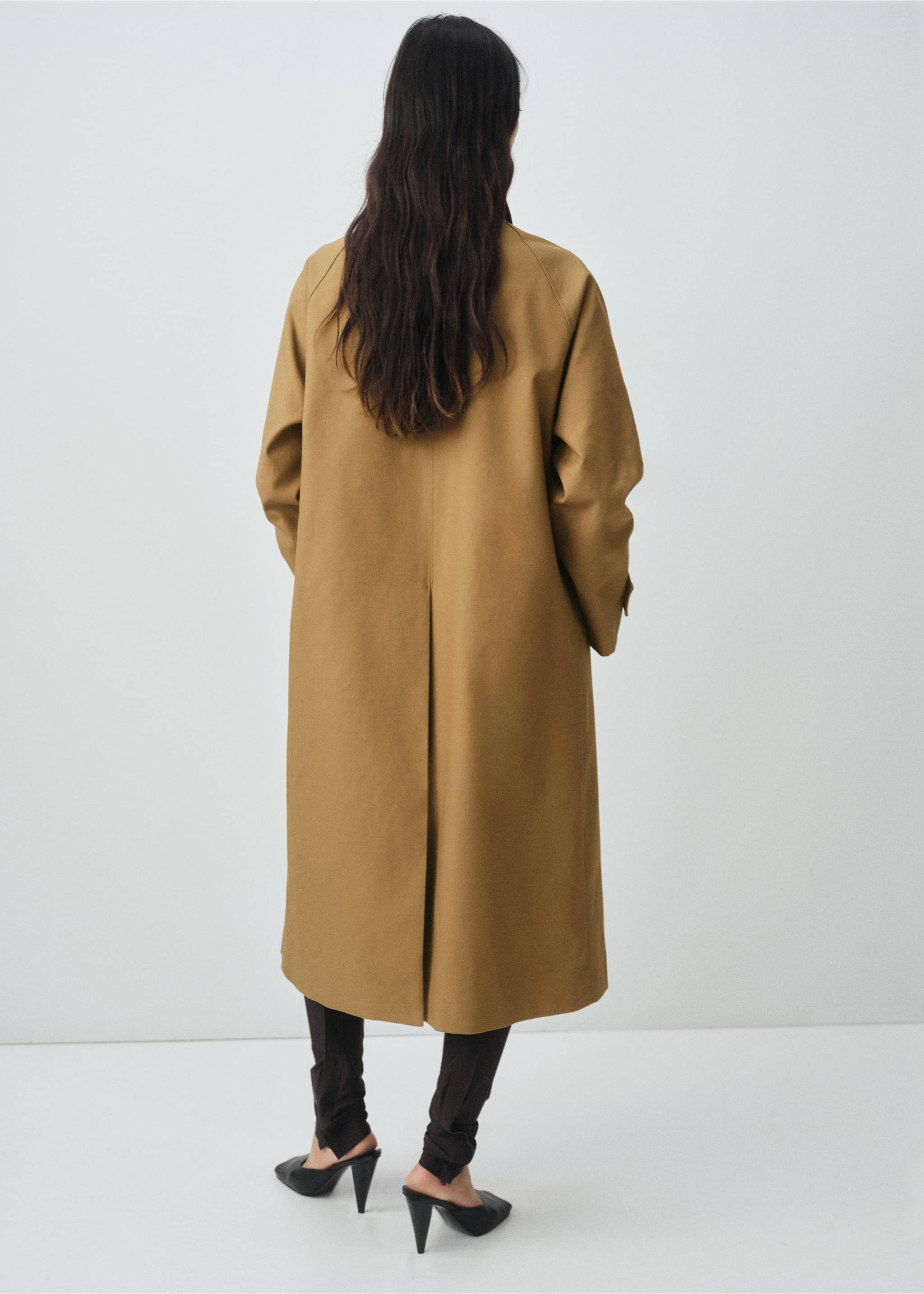 100% cotton long trench coat - Reverse of the article, Tobacco Brown. Ref: 17095801-00.