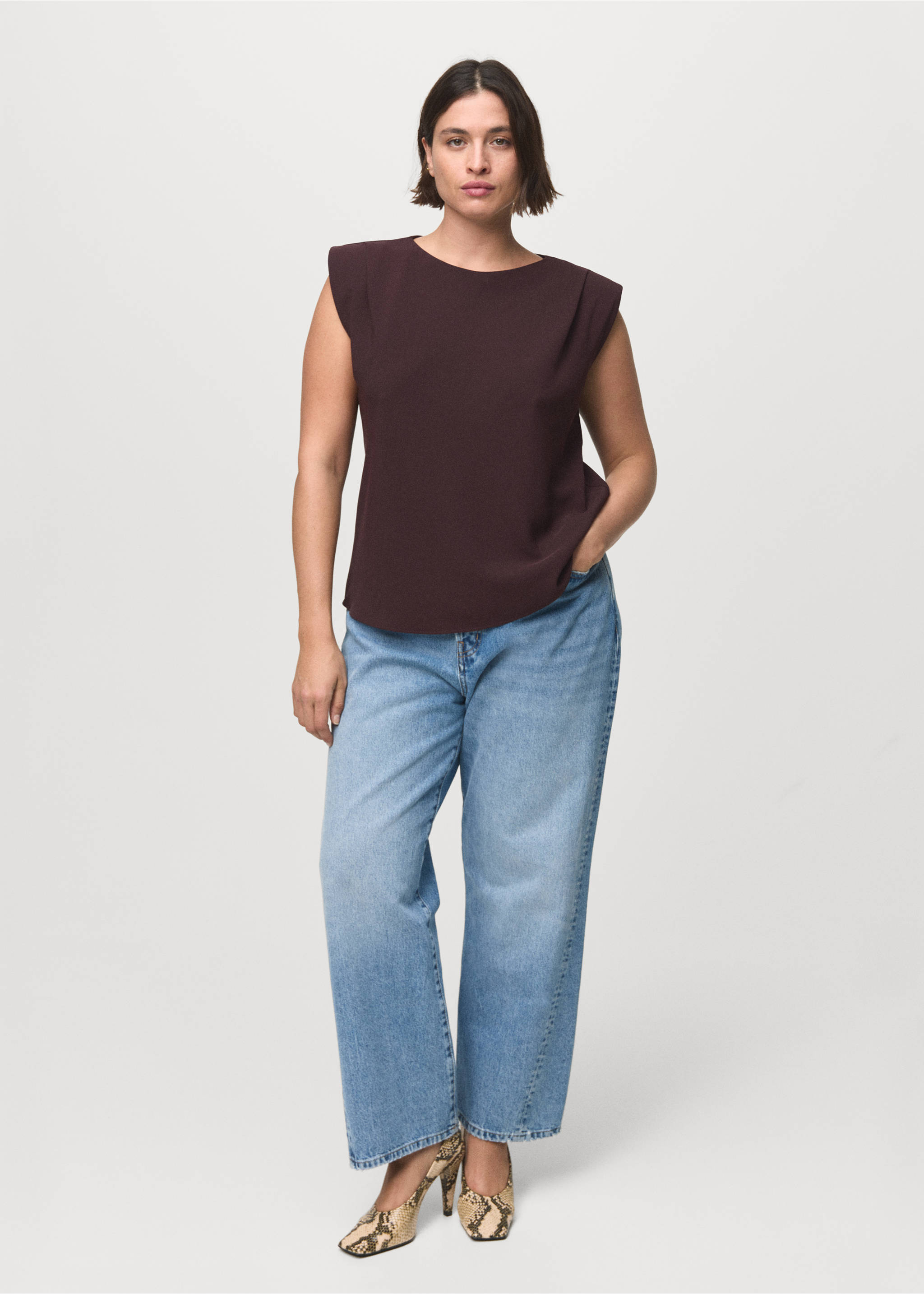Ruched blouse with shoulder pads - Details of the article 6, Chocolate. Ref: 17095803-00.