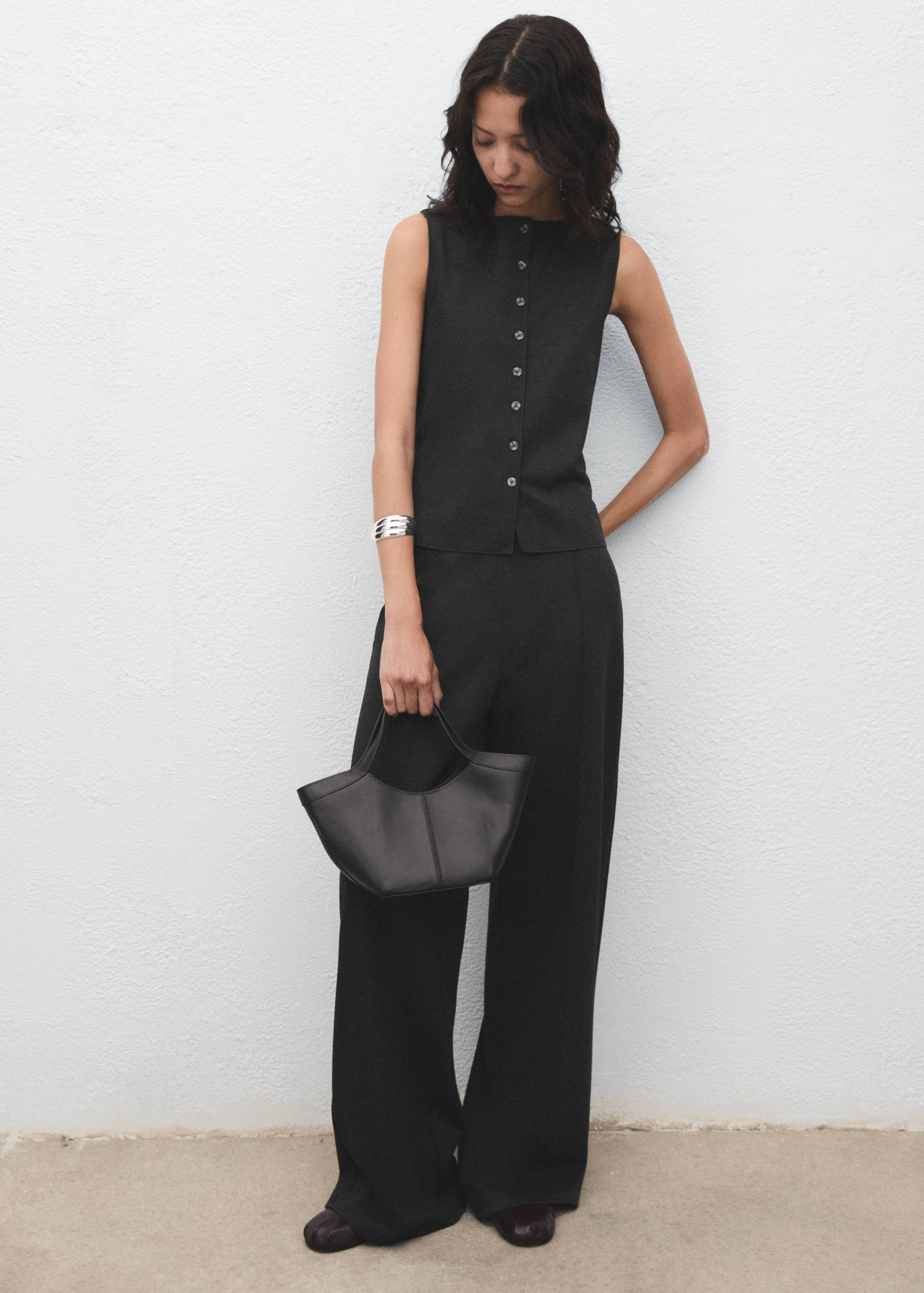 Round neck buttoned waistcoat - General plane