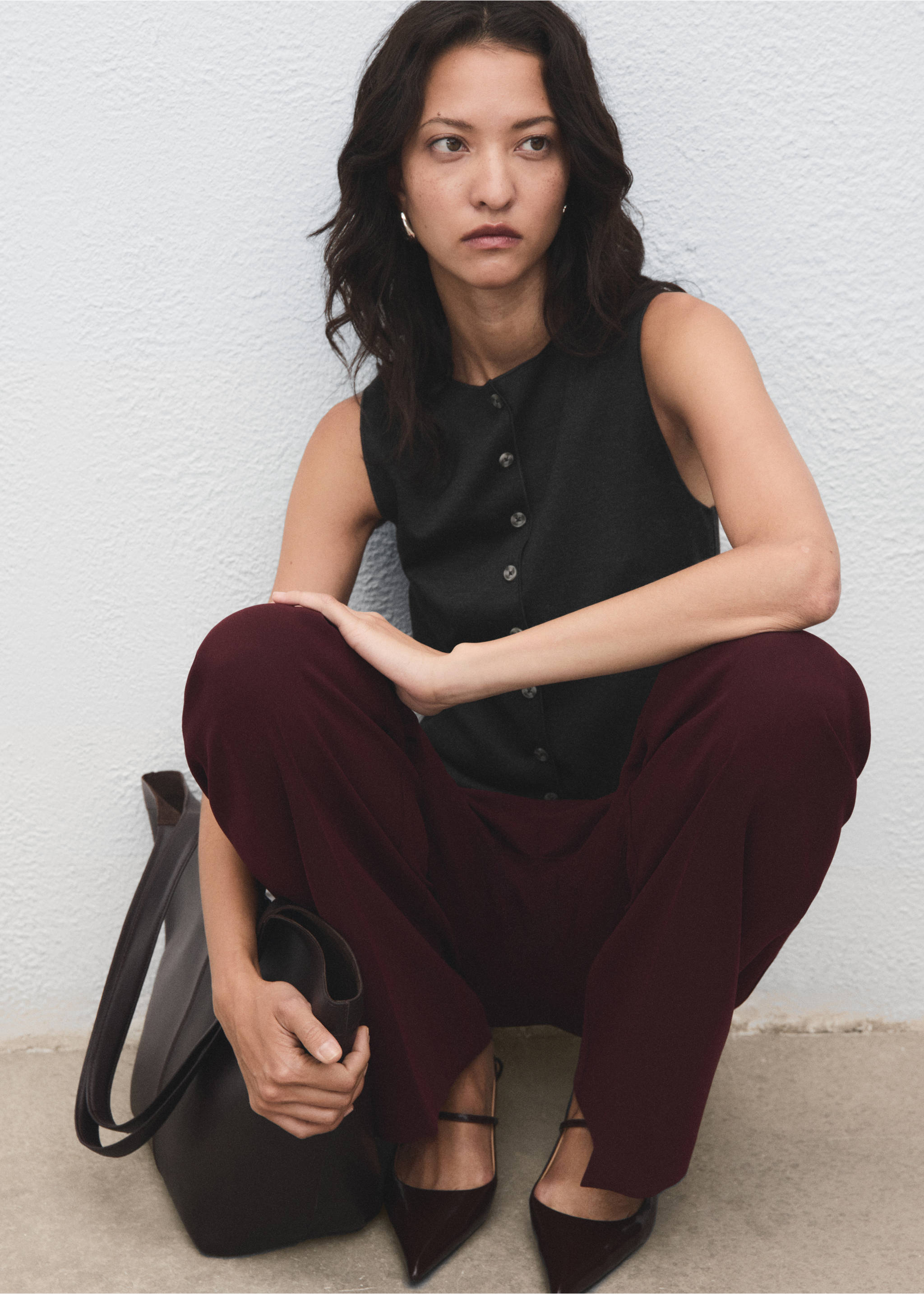 Round neck buttoned waistcoat - Details of the article 2, Grey. Ref: 17095815-00.