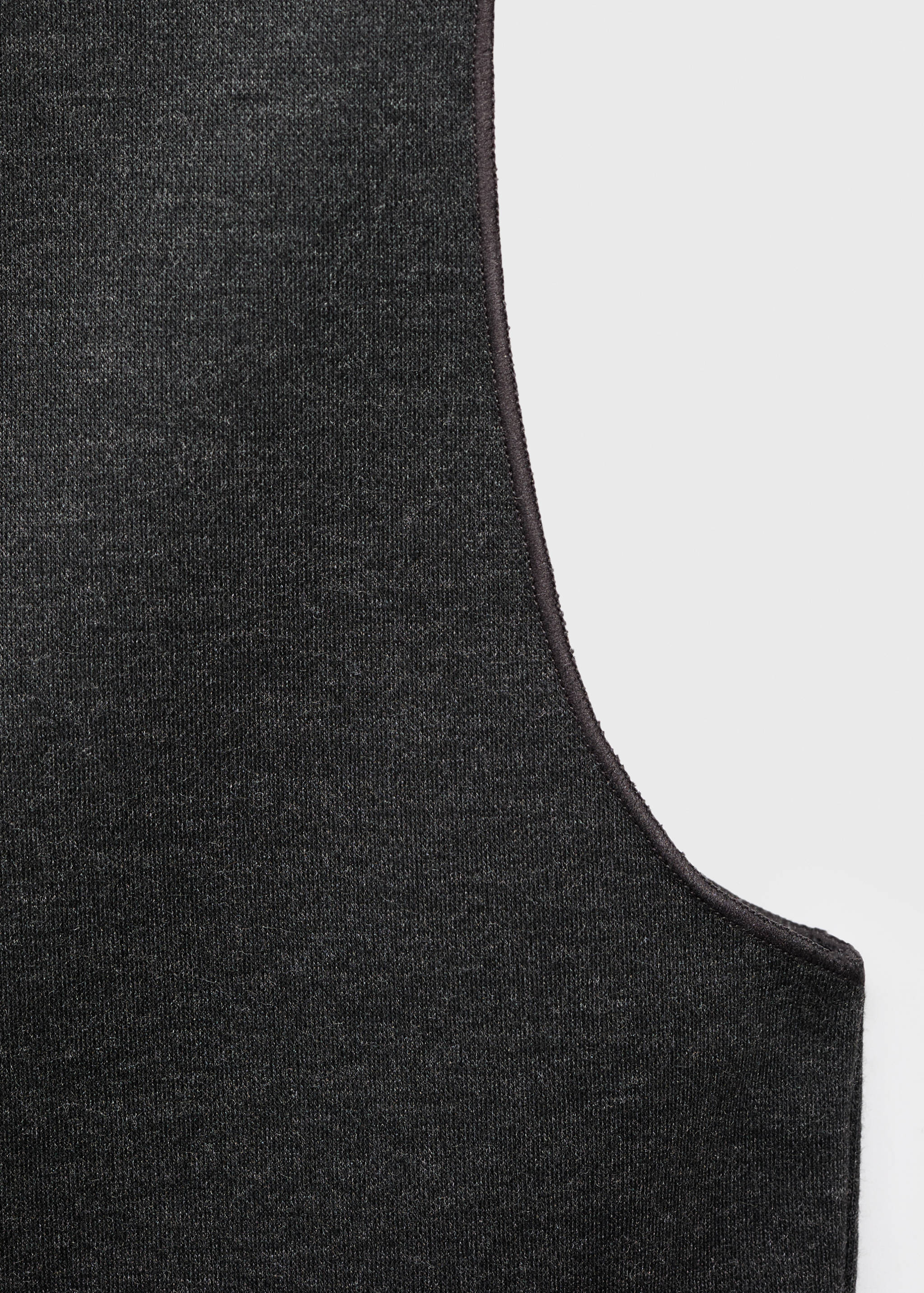 Round neck buttoned waistcoat - Details of the article 0