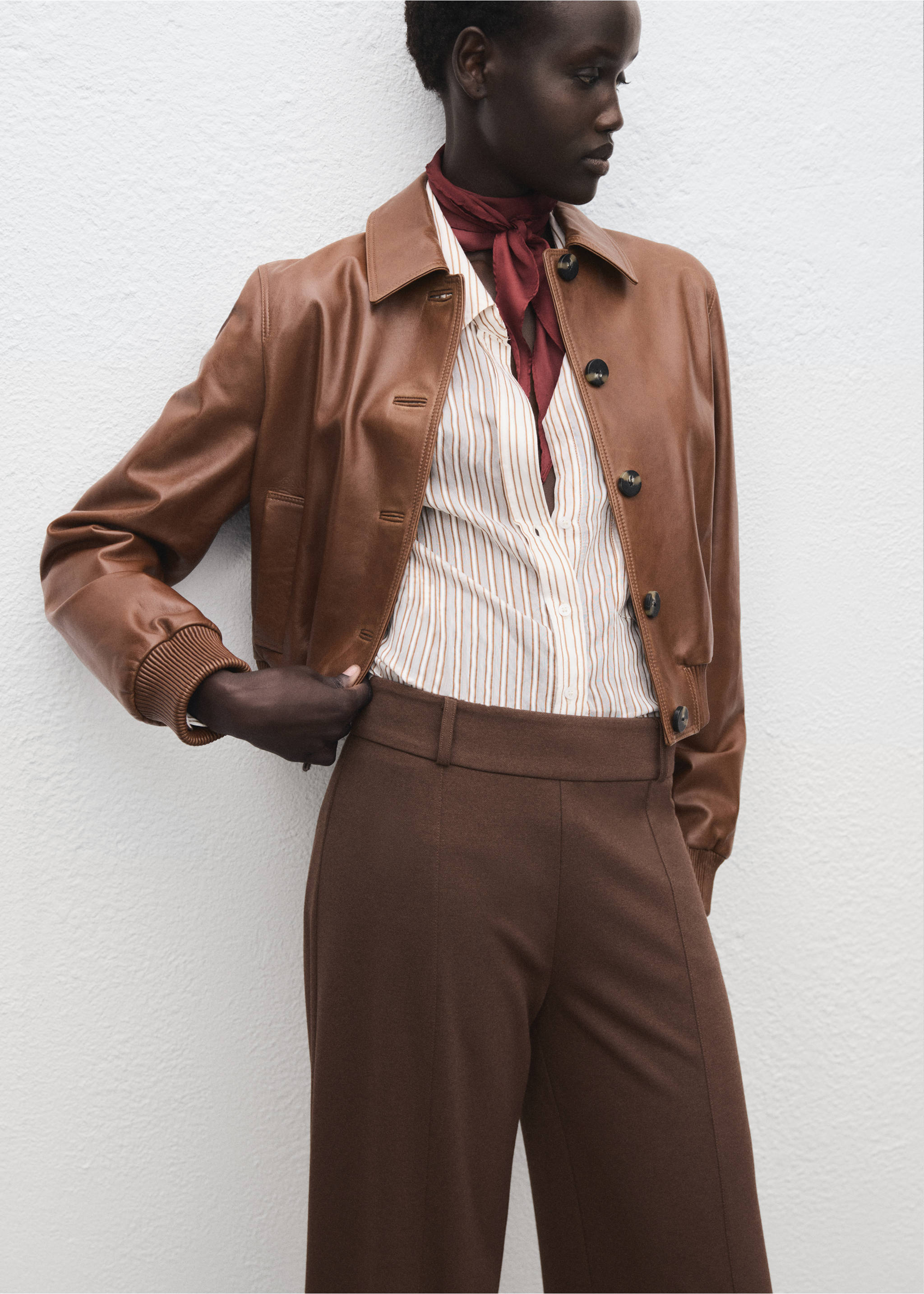 High-waisted wide leg trousers with belt loops - Details of the article 1, Medium Brown. Ref: 17095818-00.