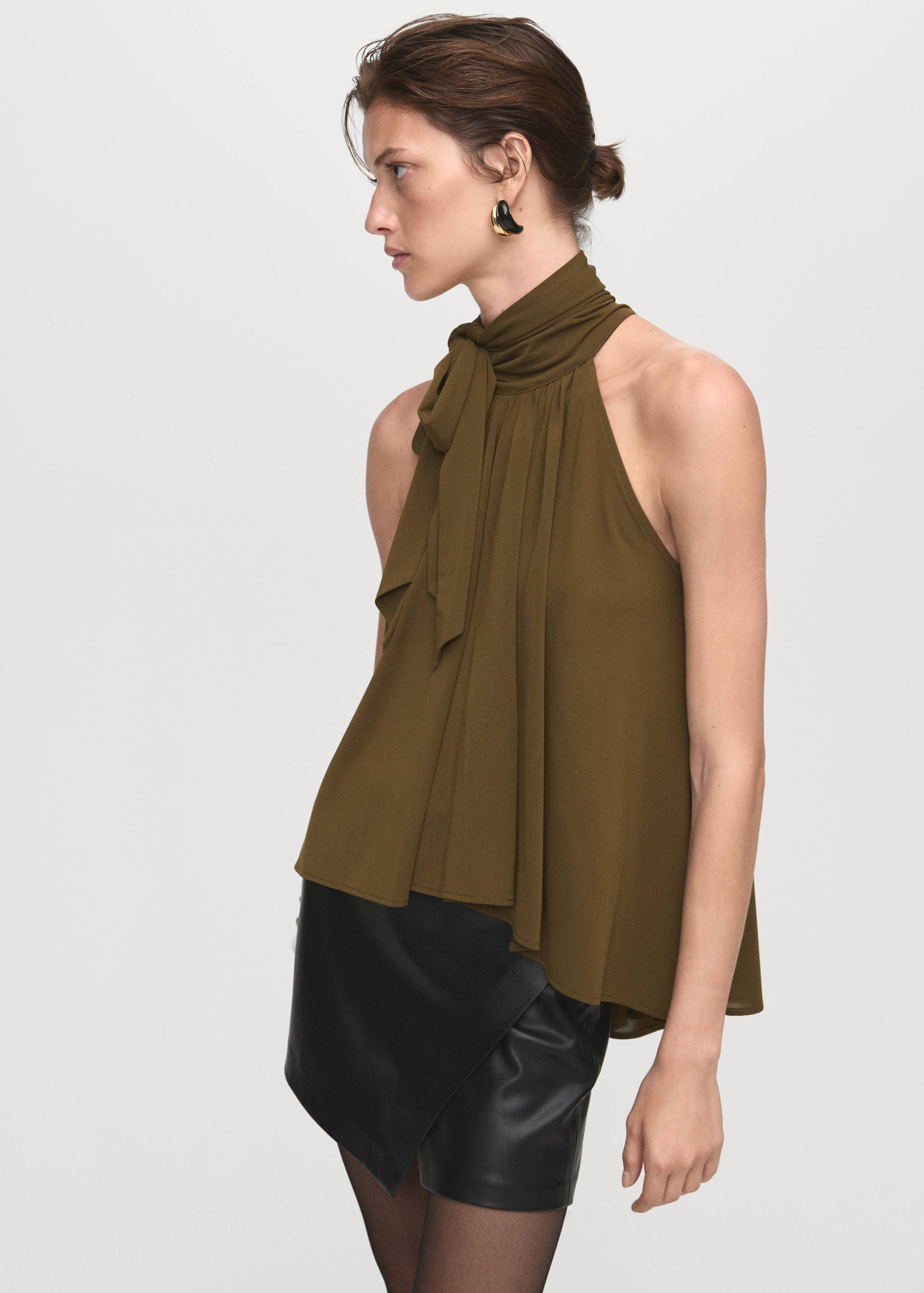 Top halter fiocco - Piano medio