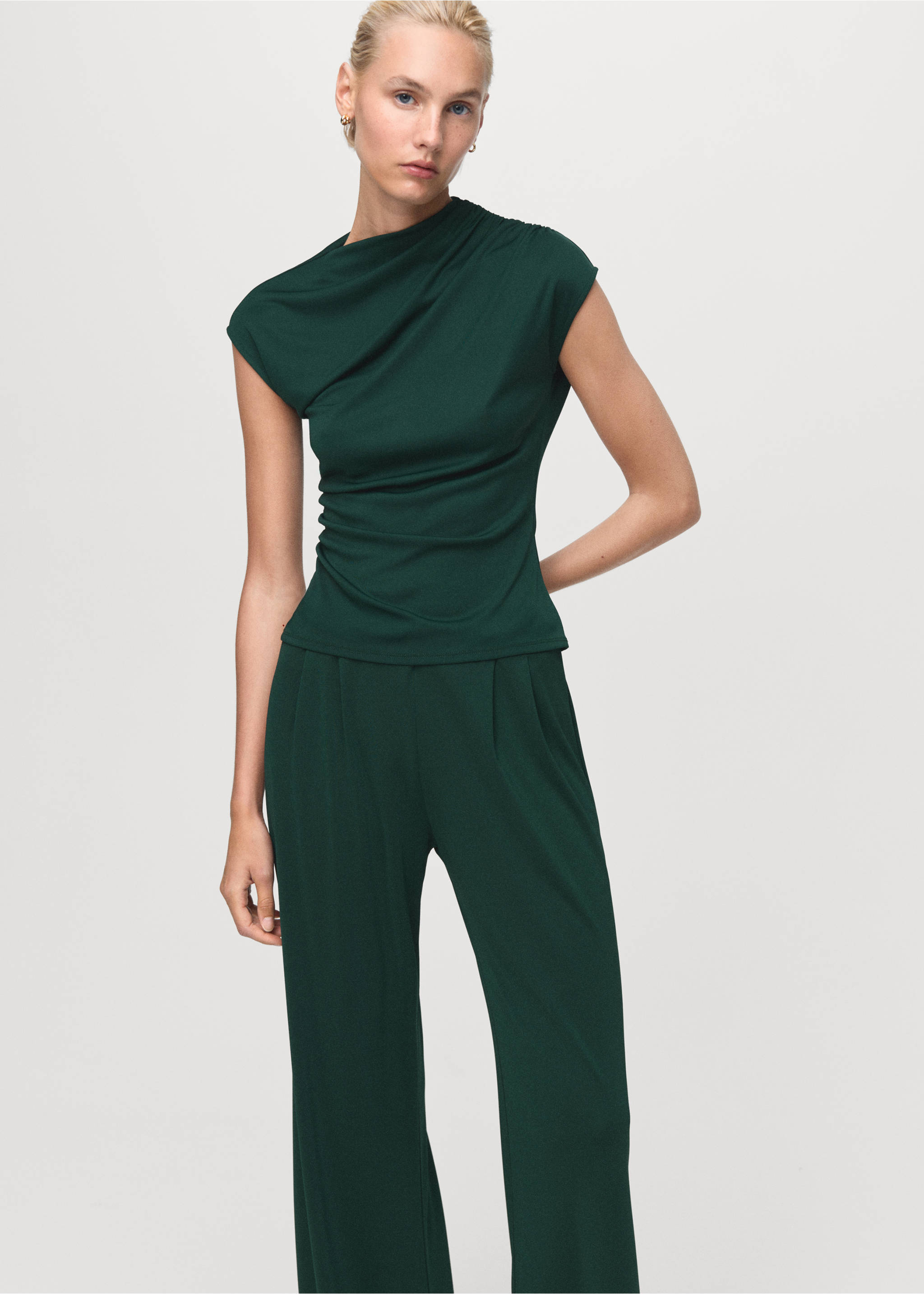 Pleated wide leg trousers - Details of the article 1, Dark Green. Ref: 17095826-00.